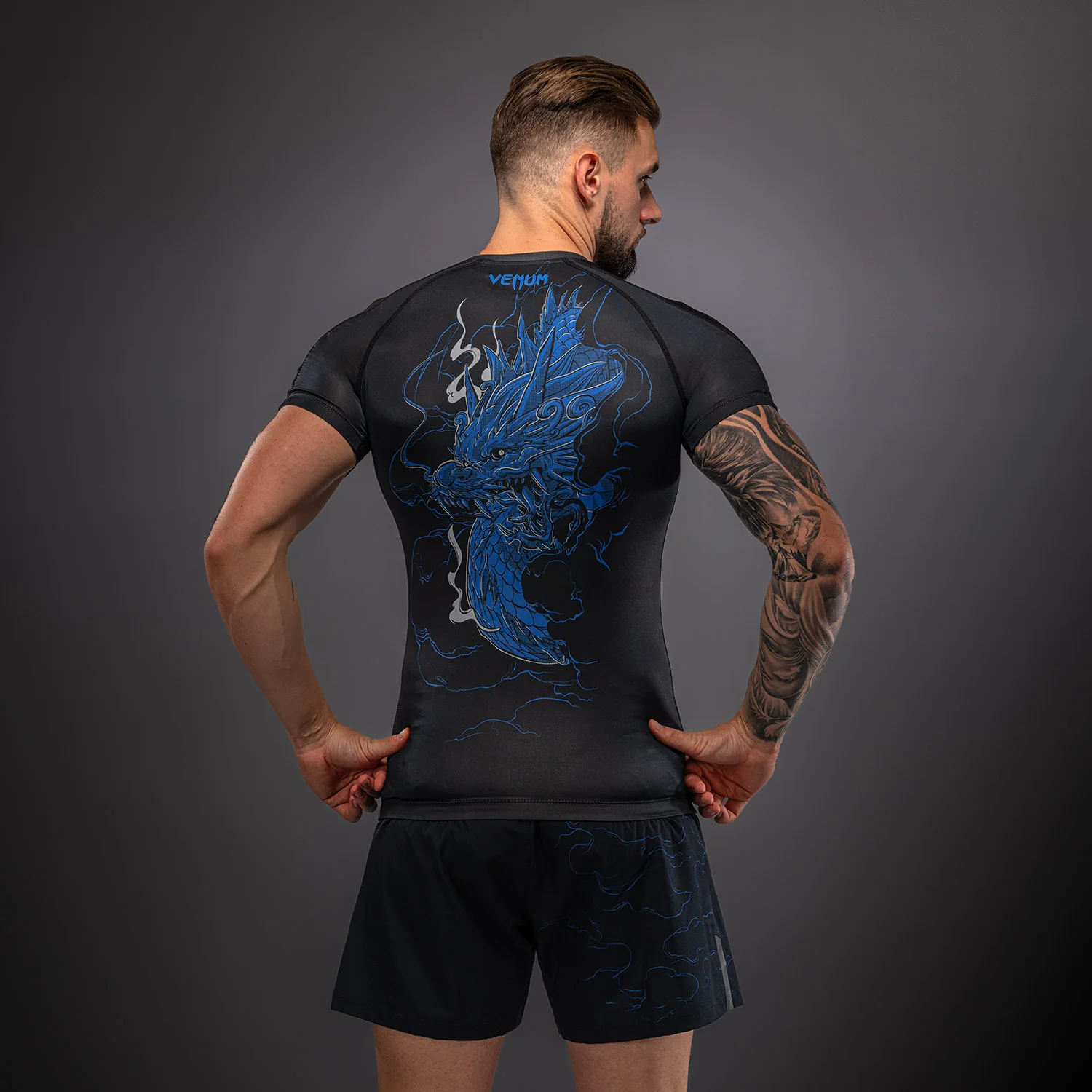 Venum Thunder Dragon Rashguard Manga Corta – Negro/Azul Real - Image 4