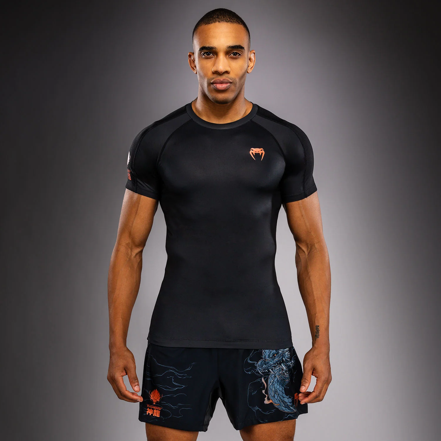 Venum Thunder Dragon Rashguard Manga Corta – Negro/Gris/Cobre - Image 2