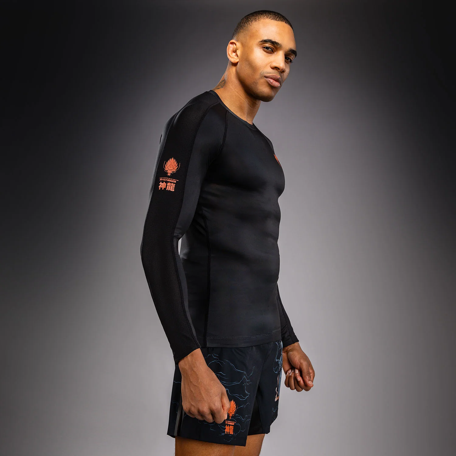 Venum Thunder Dragon Rashguard Manga Larga – Negro/Gris/Cobre - Image 3