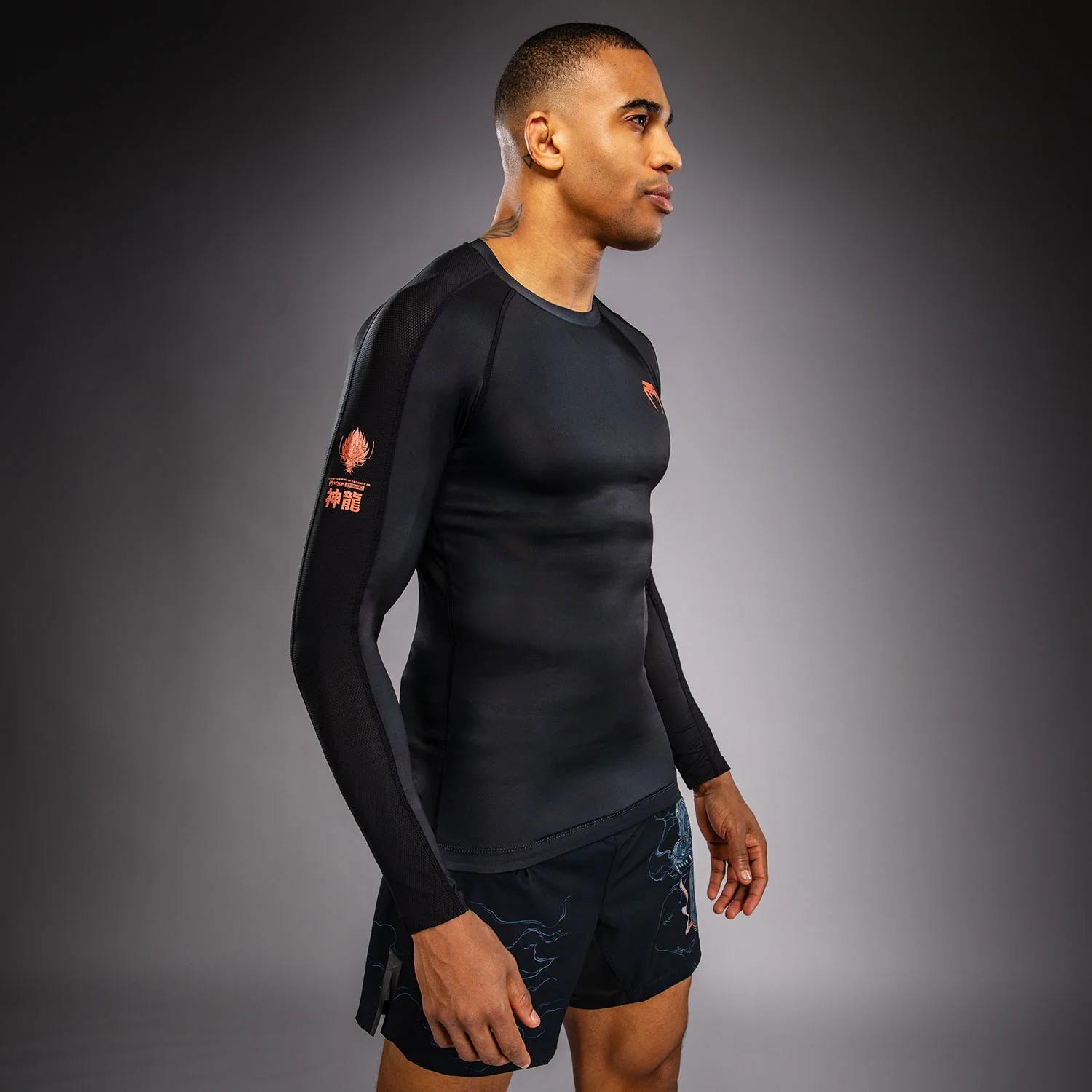 Venum Thunder Dragon Rashguard Manga Larga – Negro/Gris/Cobre - Image 4
