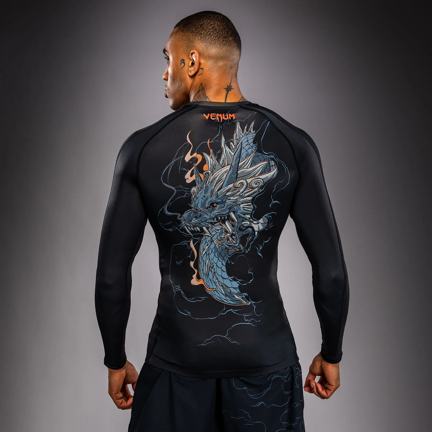 Venum Thunder Dragon Rashguard Manga Larga – Negro/Gris/Cobre - Image 5