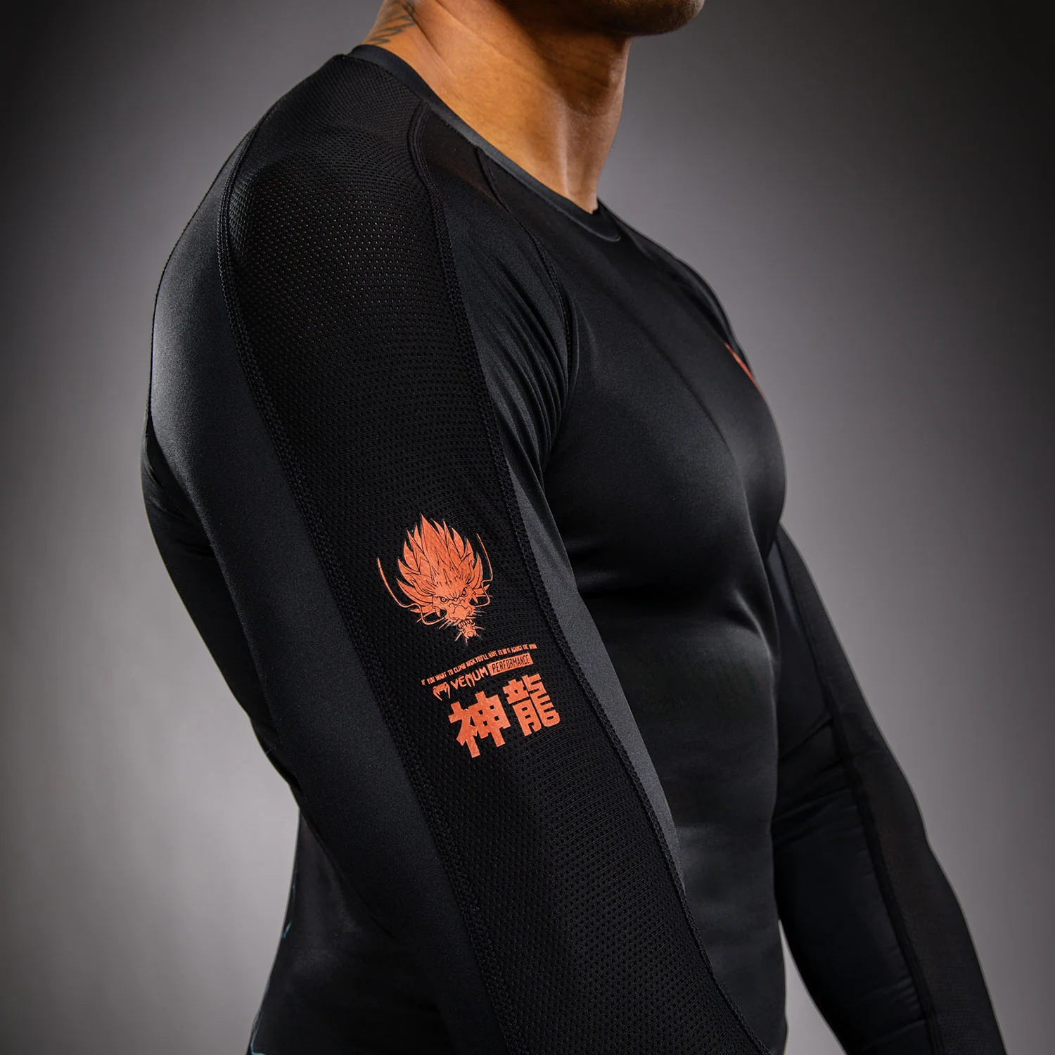 Venum Thunder Dragon Rashguard Manga Larga – Negro/Gris/Cobre - Image 7