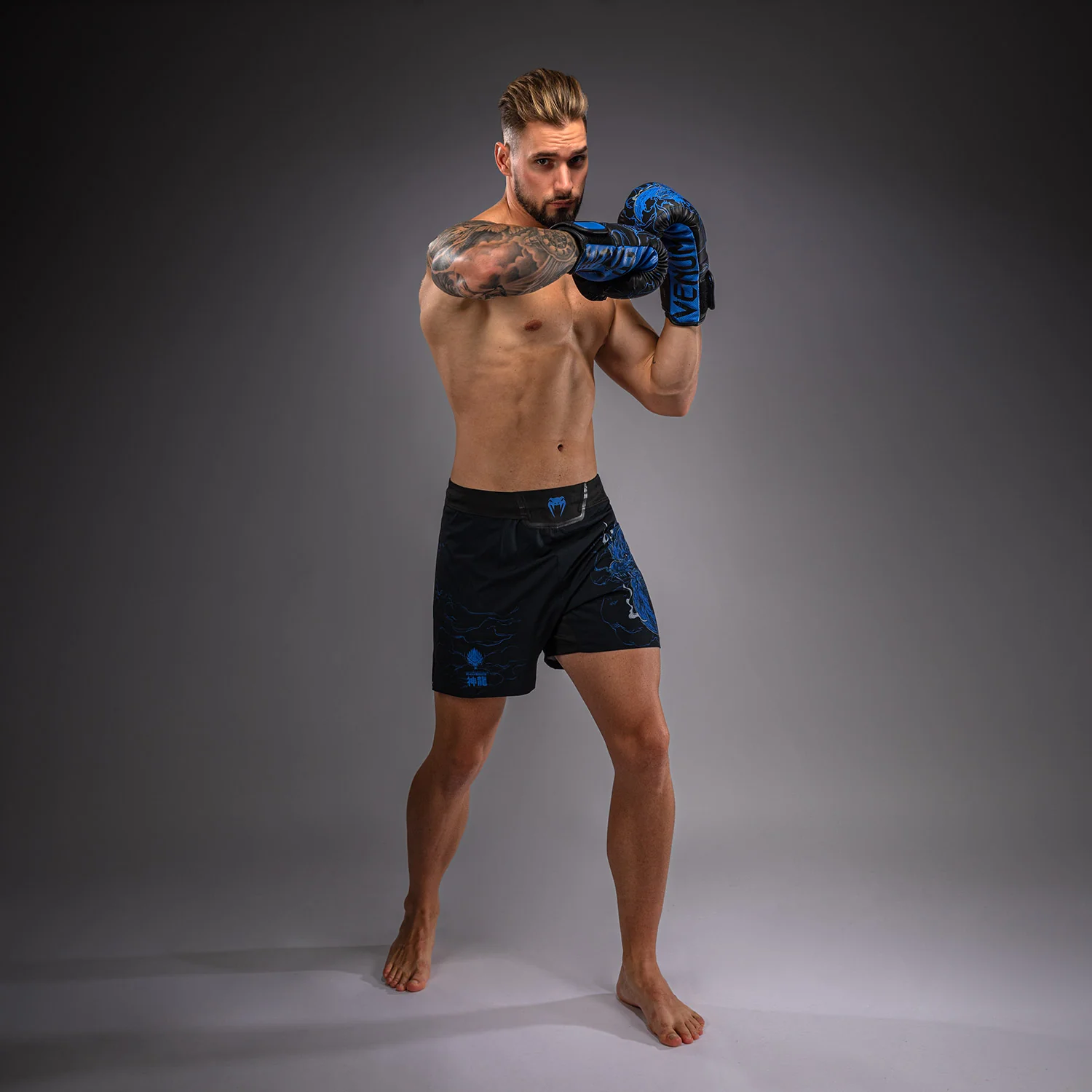 Venum Thunder Dragon Short de Combate – Negro/Azul Real - Image 3