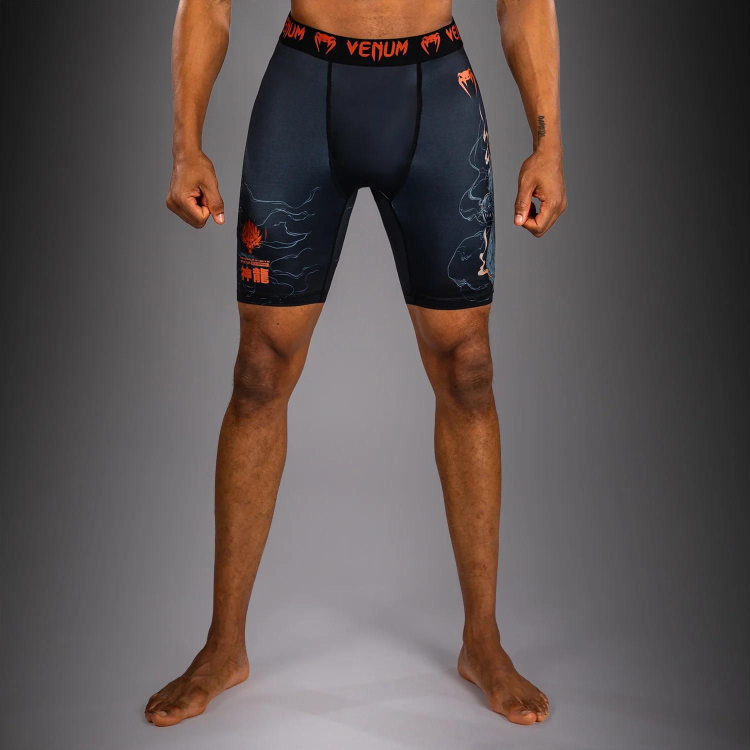 Venum Thunder Dragon Short de Compresión – Negro/Gris/Cobre