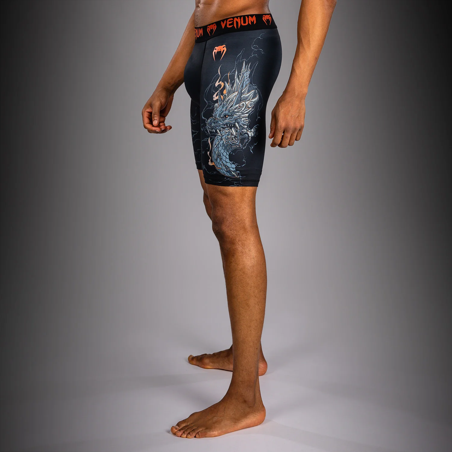 Venum Thunder Dragon Short de Compresión – Negro/Gris/Cobre - Image 4