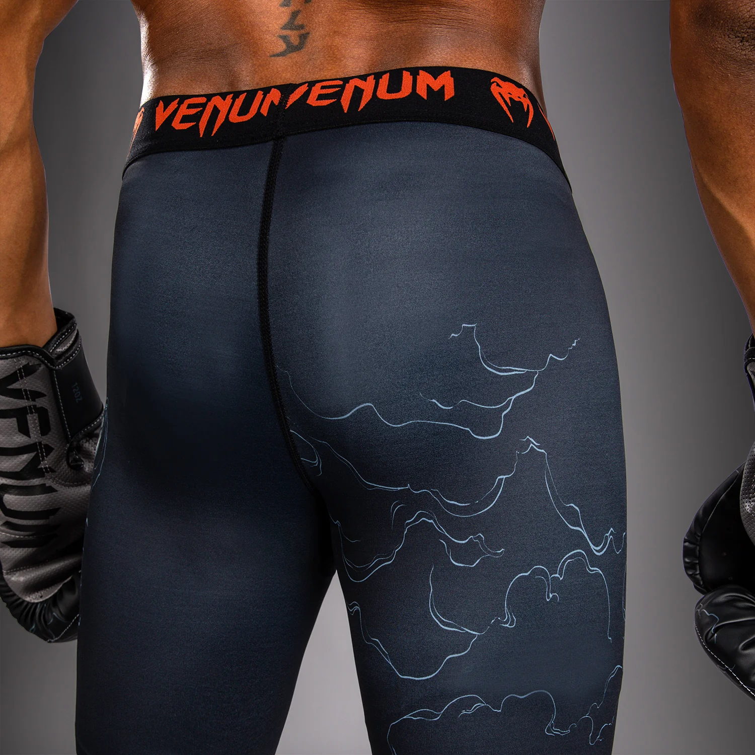 Venum Thunder Dragon Short de Compresión – Negro/Gris/Cobre - Image 9