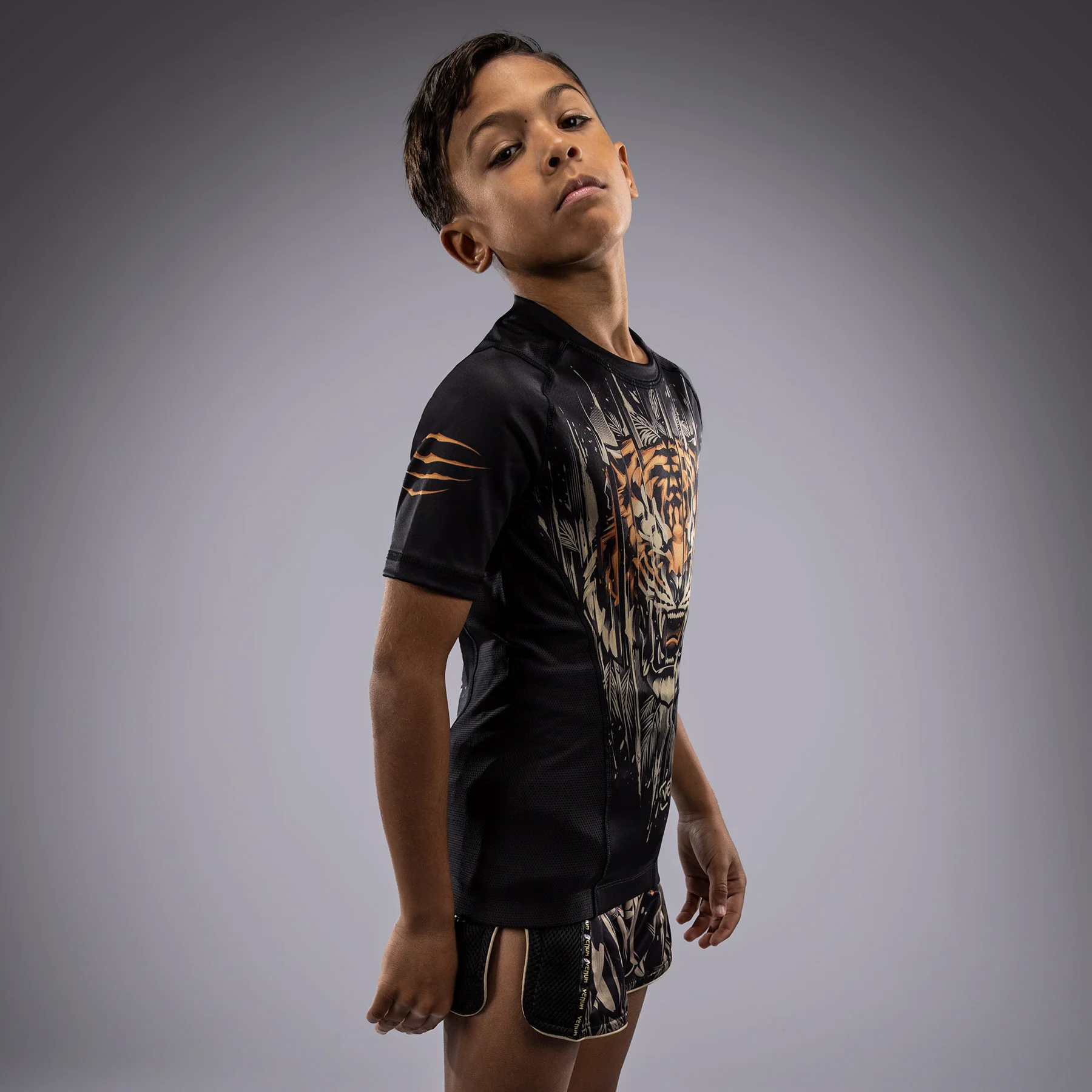 Venum Tiger Camiseta Rashguard de Manga Corta para Niños - Negro/Naranja Neón - Image 4