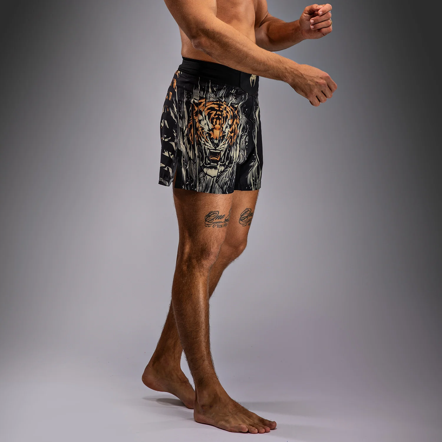 Venum Tiger Pantalones de Lucha para Hombre - Negro/Naranja Neón - Image 4