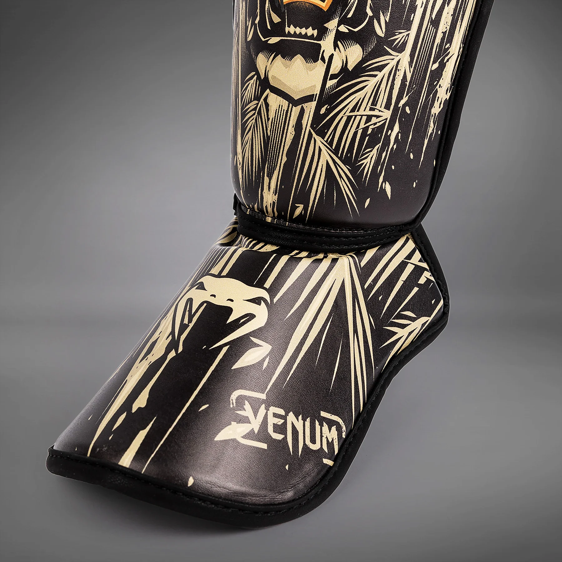 Venum Tiger Protectores de Espinillas para Niños - Negro/Naranja Neón - Image 4