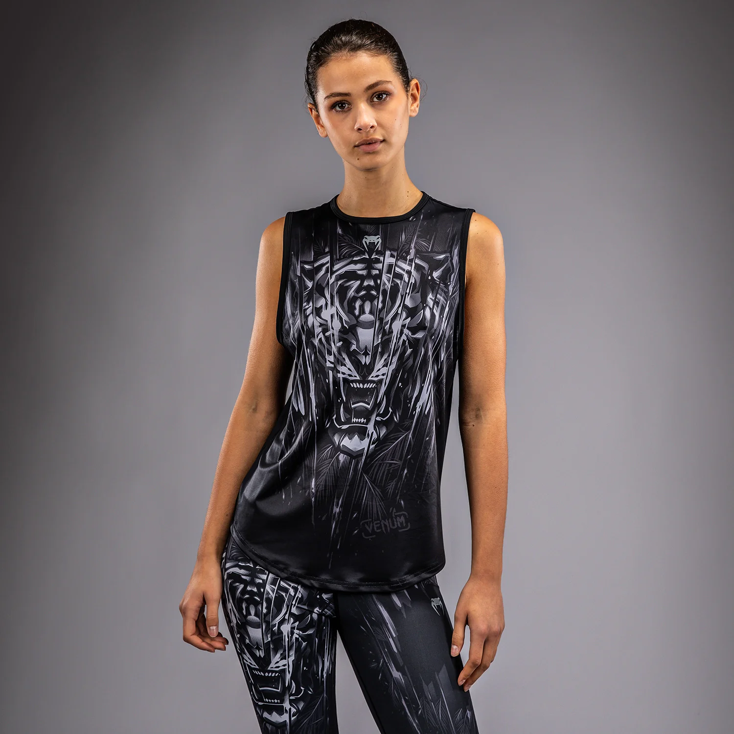 Venum Tiger Top sin Mangas para Mujer - Negro/Plata - Image 2