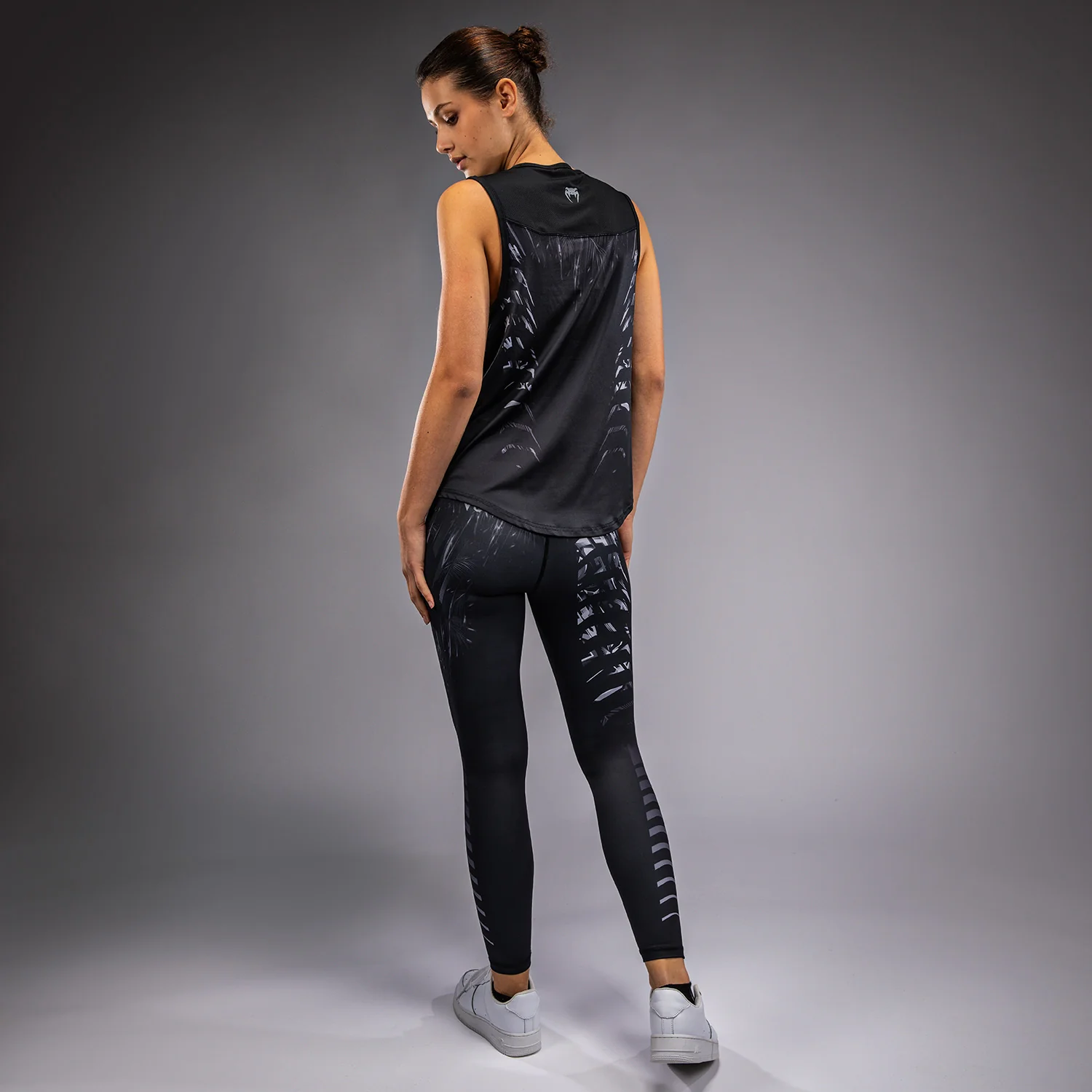 Venum Tiger Top sin Mangas para Mujer - Negro/Plata - Image 4