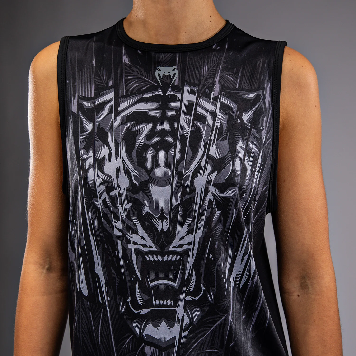 Venum Tiger Top sin Mangas para Mujer - Negro/Plata - Image 5
