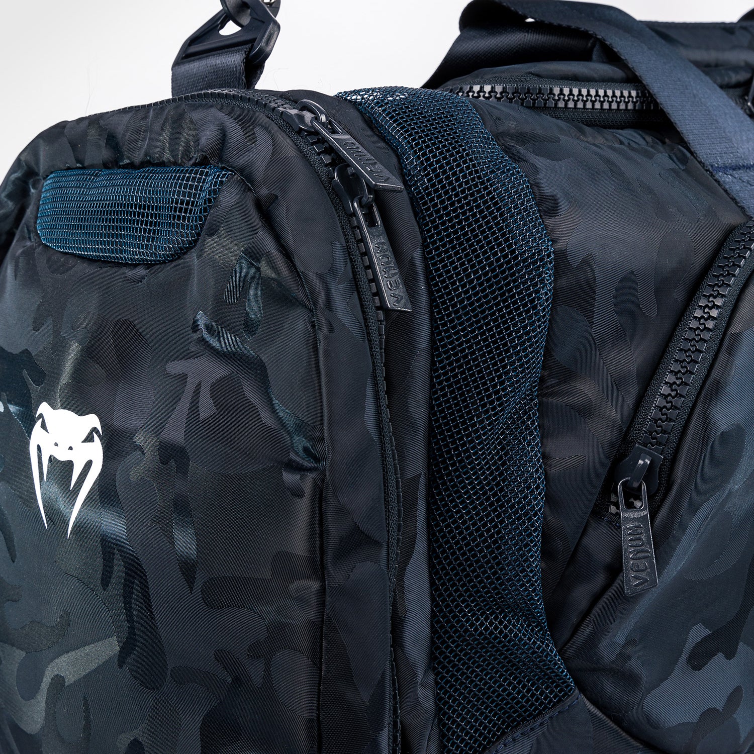 Venum Trainer Lite Bolsa de Deporte (48L) – Camuflaje/Azul - Image 7