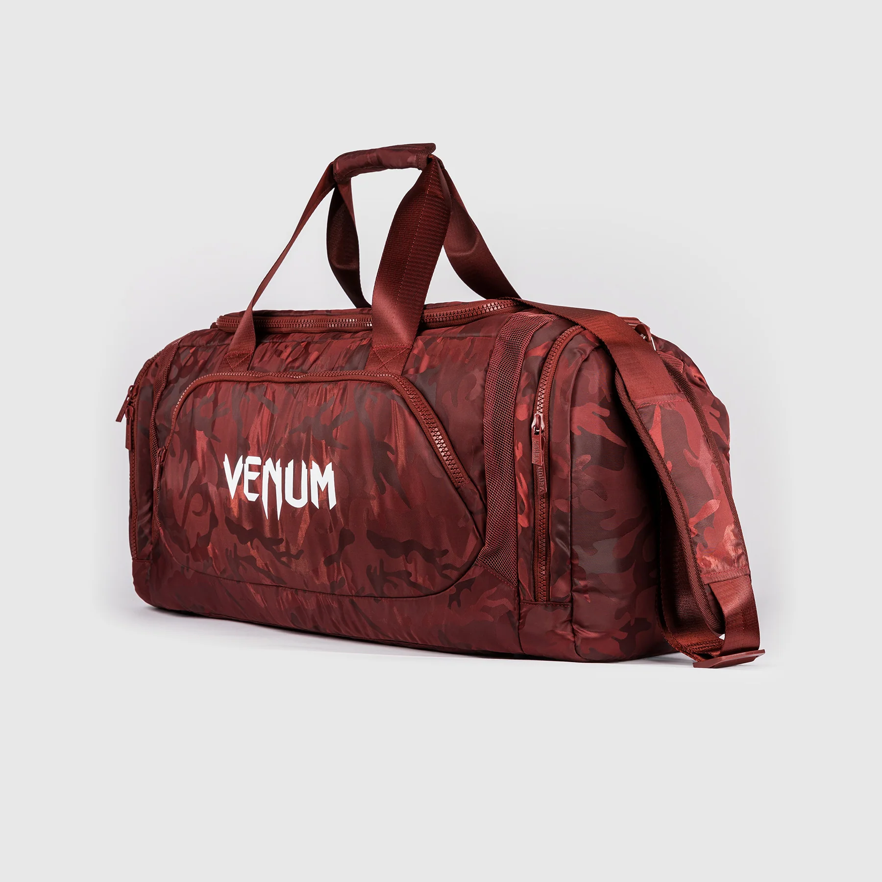 Venum Trainer Lite Bolsa de Deporte (48L) – Camuflaje/Burdeos - Image 3