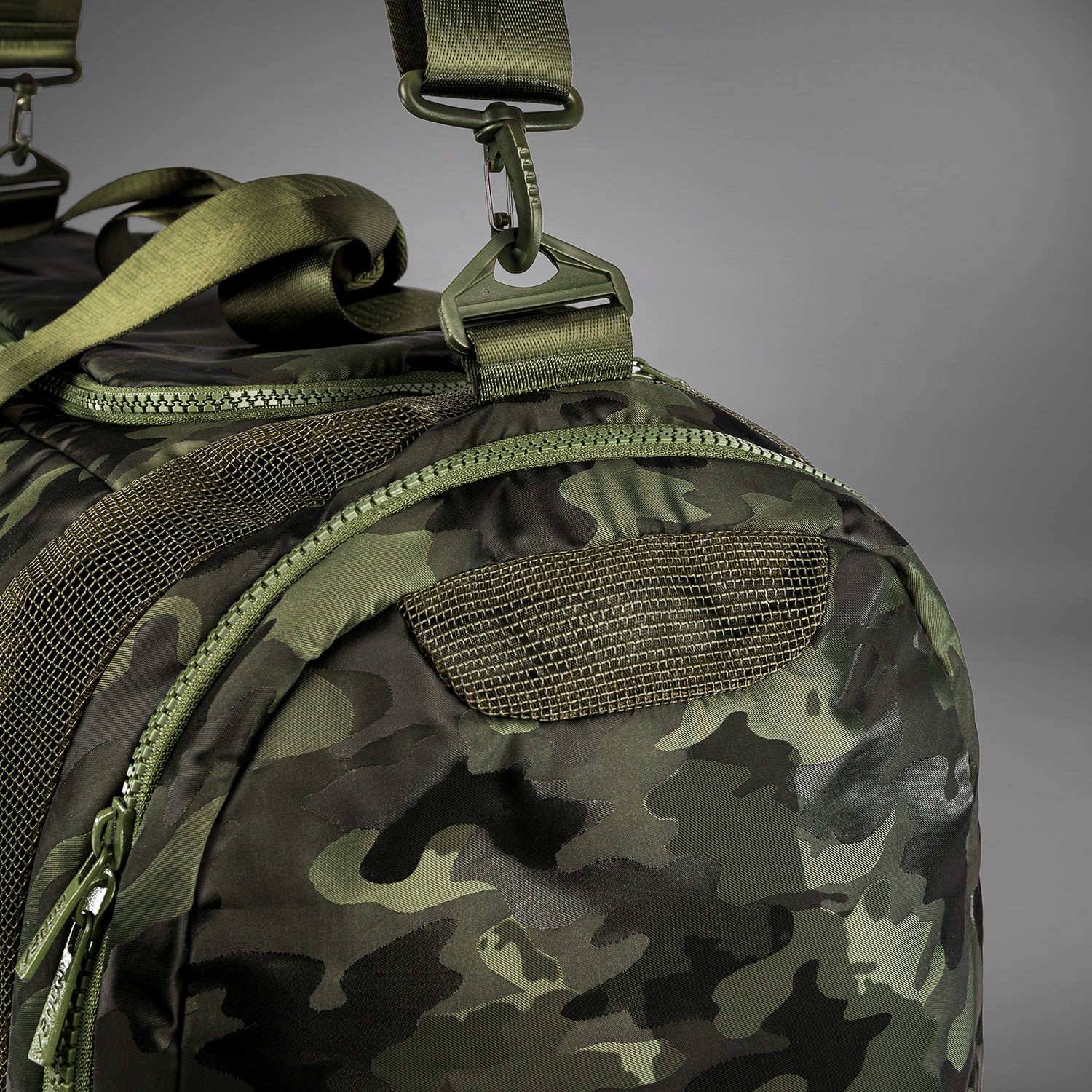Venum Trainer Lite Bolsa de Deporte (48L) – Caqui/Camo - Image 8