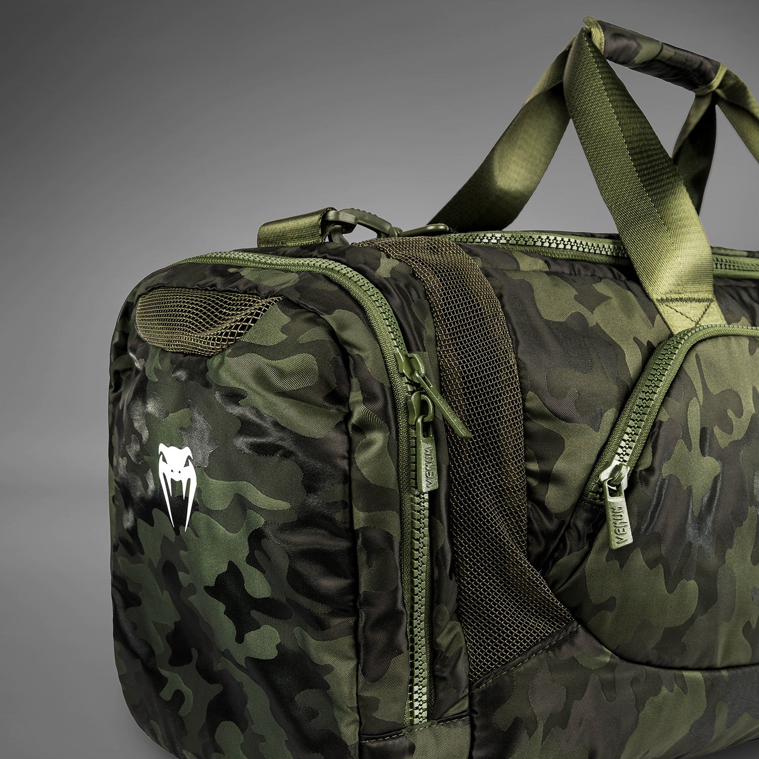 Venum Trainer Lite Bolsa de Deporte (48L) – Caqui/Camo - Image 9
