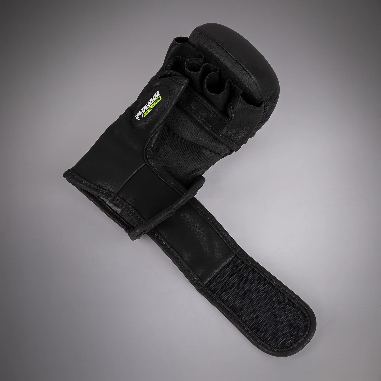 Venum Training Camp 4.0 Guantes de sparring - Negro/Verde Neo - Image 5