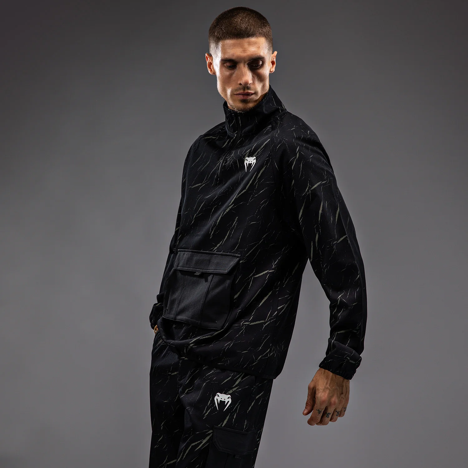 Venum Trooper Chaqueta de Chándal Para Hombre - Negro/Arena Piedra - Image 2