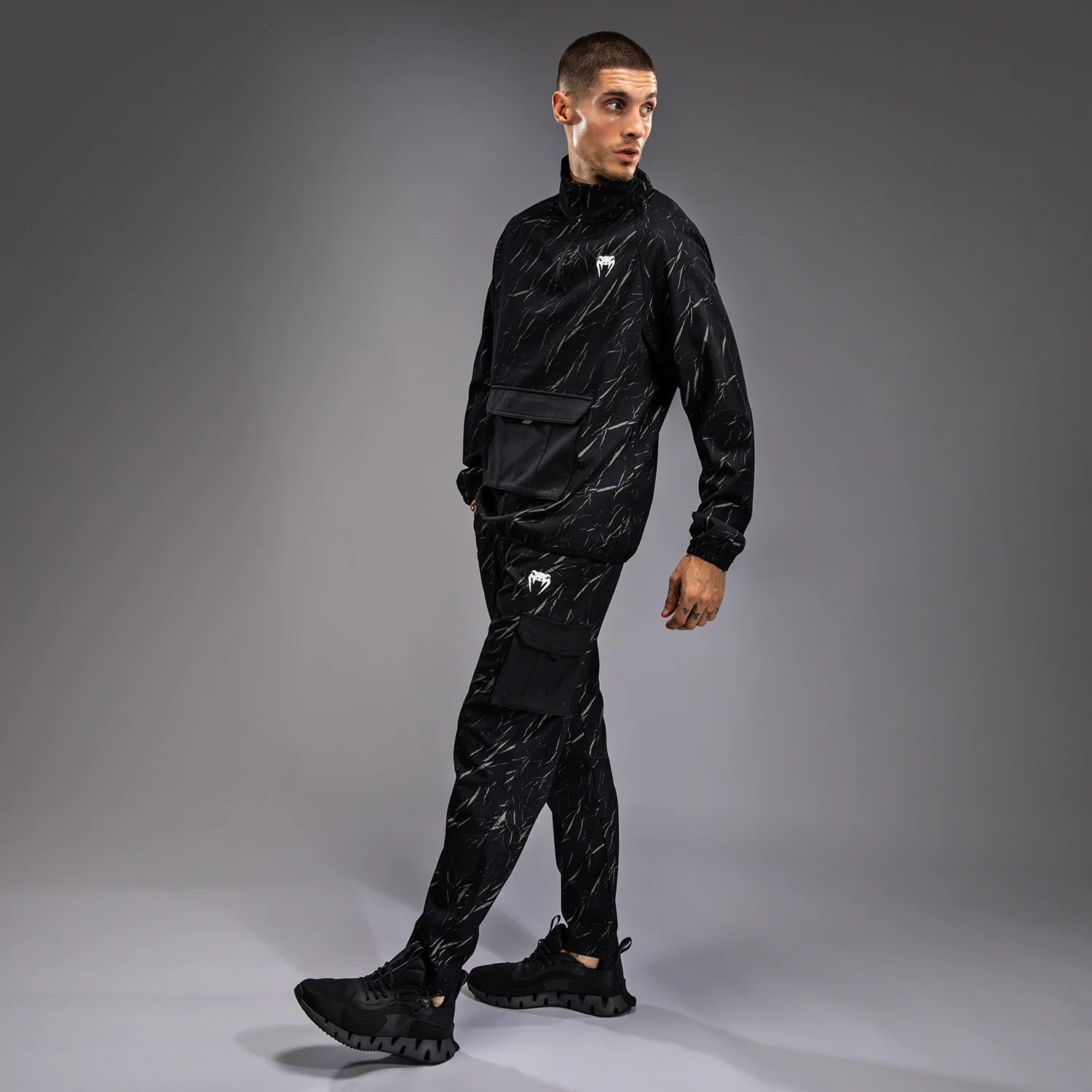 Venum Trooper Chaqueta de Chándal Para Hombre - Negro/Arena Piedra - Image 3