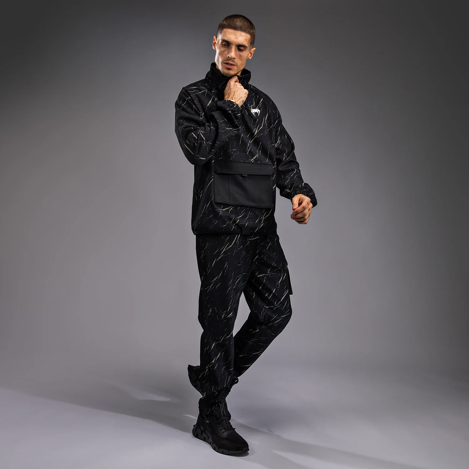 Venum Trooper Chaqueta de Chándal Para Hombre - Negro/Arena Piedra - Image 4