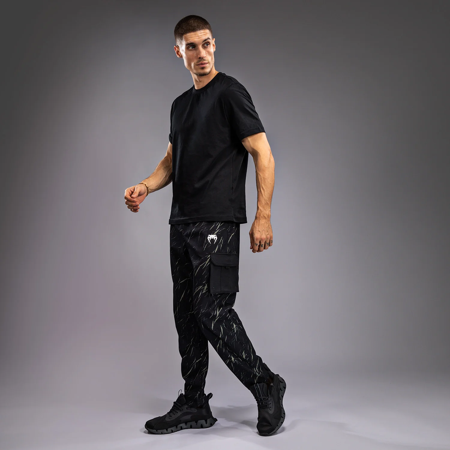 Venum Trooper Pantalones de Chándal Para Hombre - Negro/Arena Piedra - Image 4