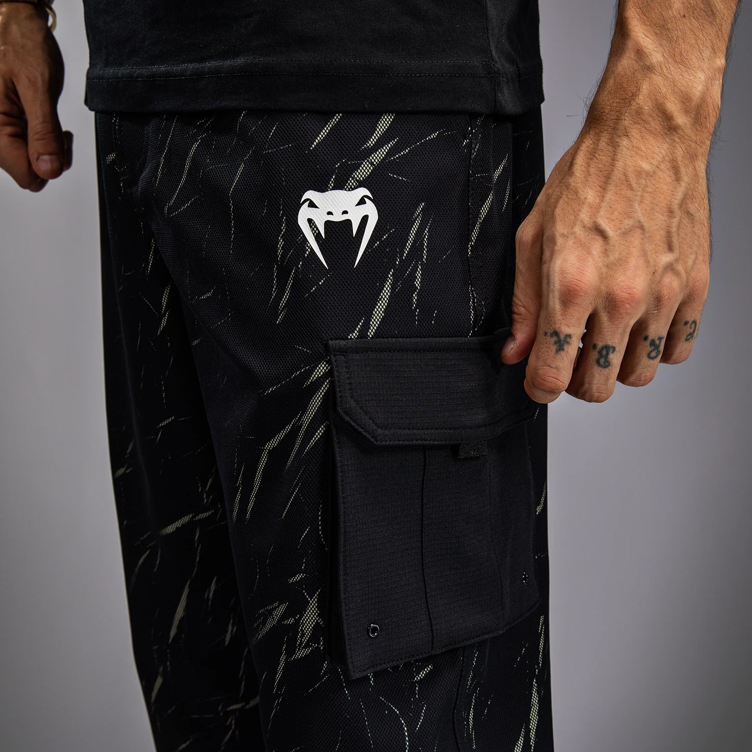 Venum Trooper Pantalones de Chándal Para Hombre - Negro/Arena Piedra - Image 7