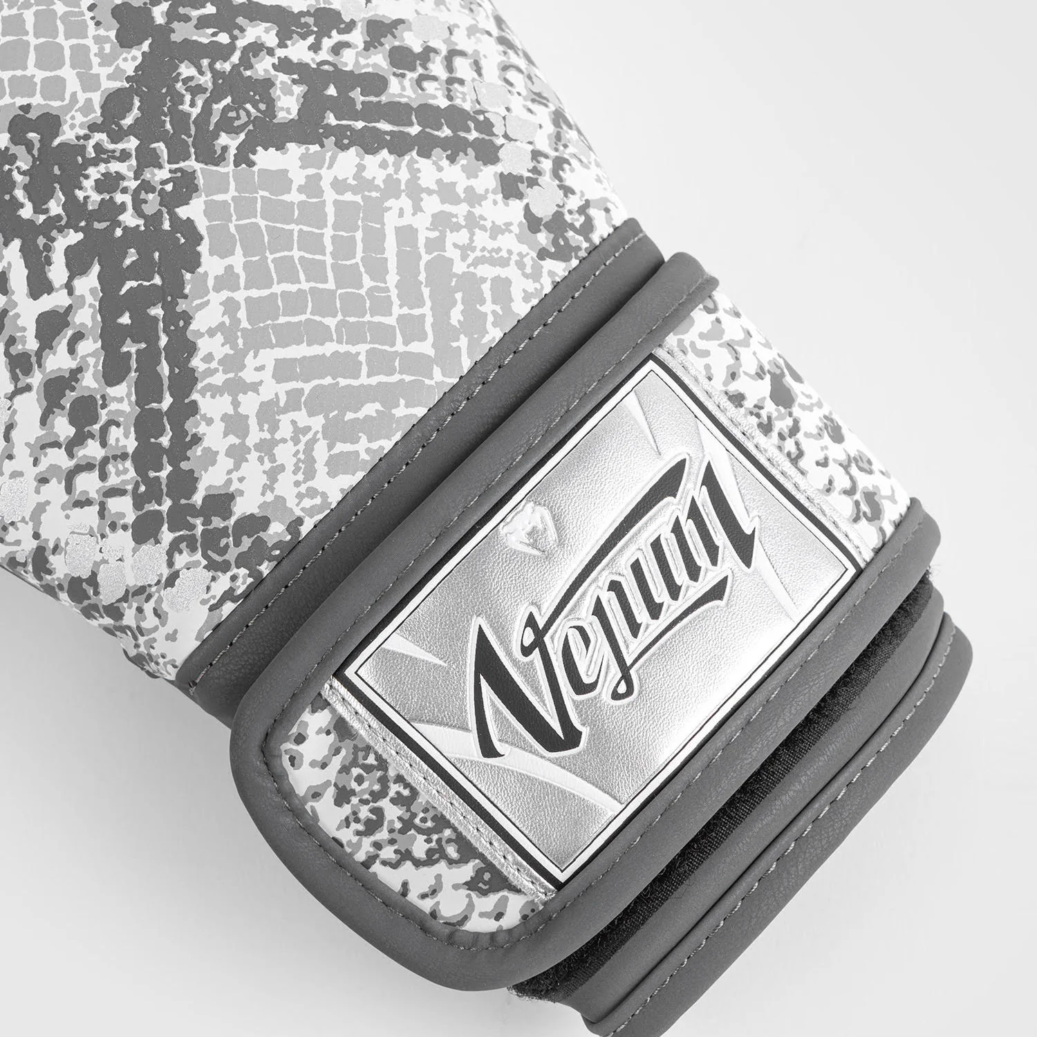 Venum White Snake Guantes De Boxeo Mujer - Blanco - Image 4