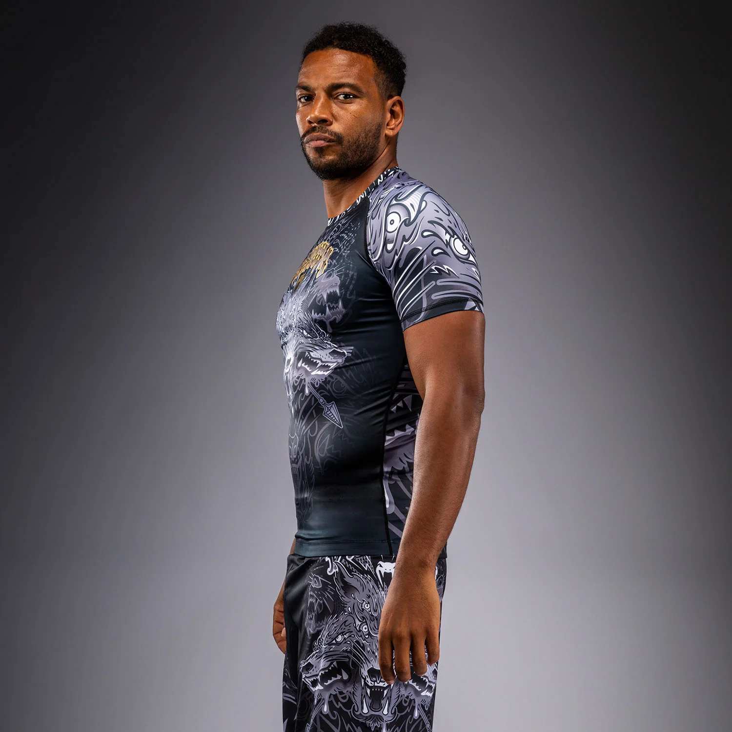 Venum Wolf Atak Rashguard Manga Corta – Negro/Gris - Image 2