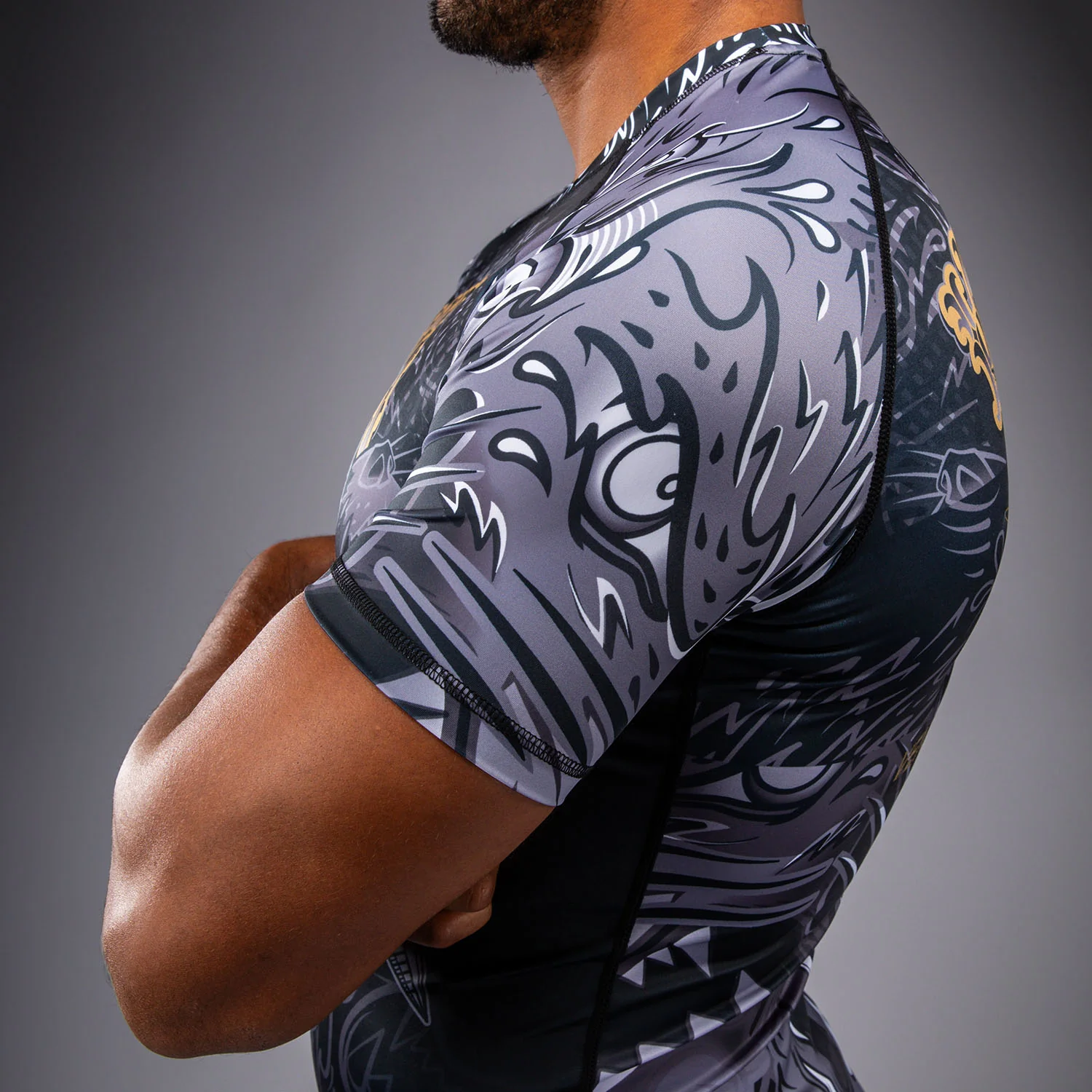 Venum Wolf Atak Rashguard Manga Corta – Negro/Gris - Image 5