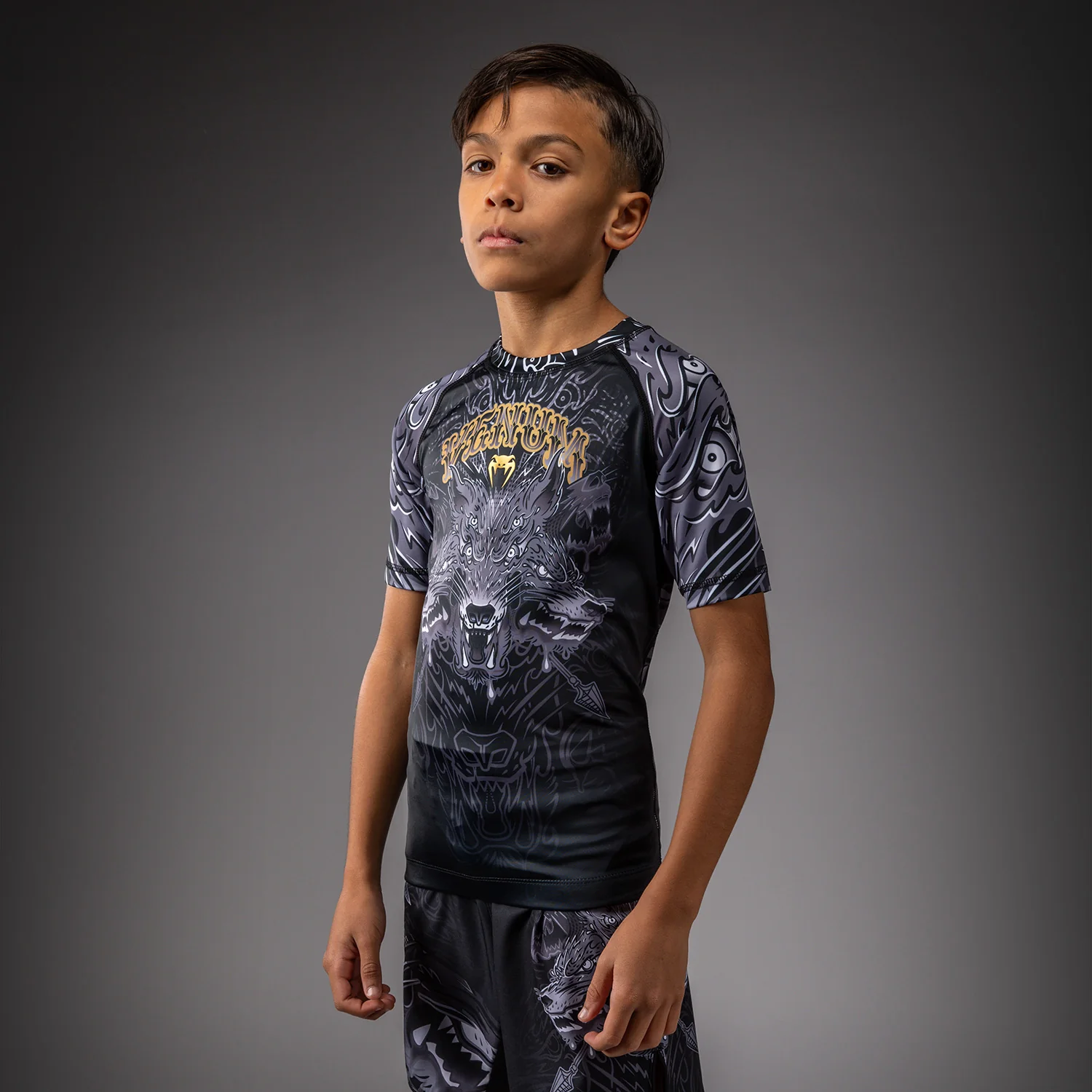 Venum Wolf Atak Rashguard Manga Corta Para Niños – Negro/Gris - Image 2