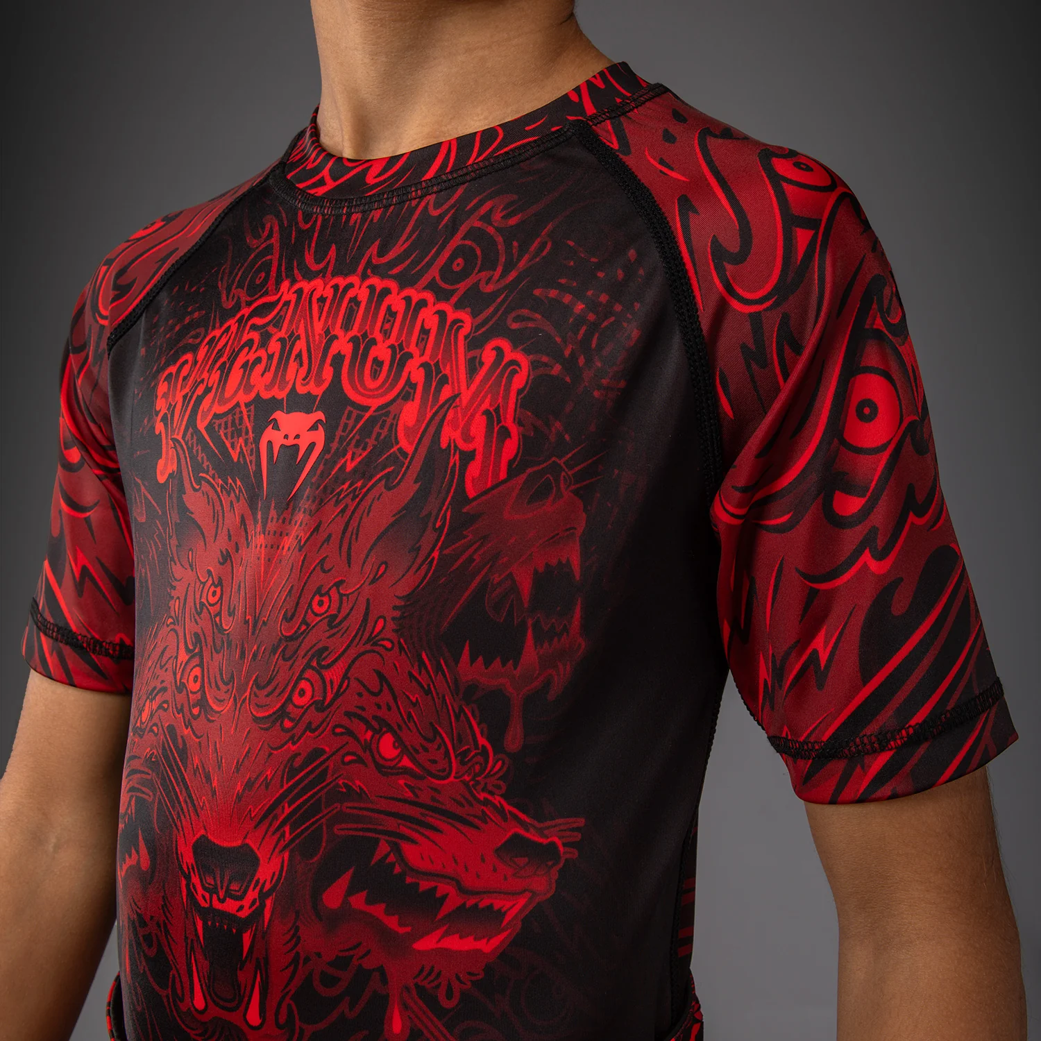 Venum Wolf Atak Rashguard Manga Corta Para Niños – Negro/Rojo - Image 4