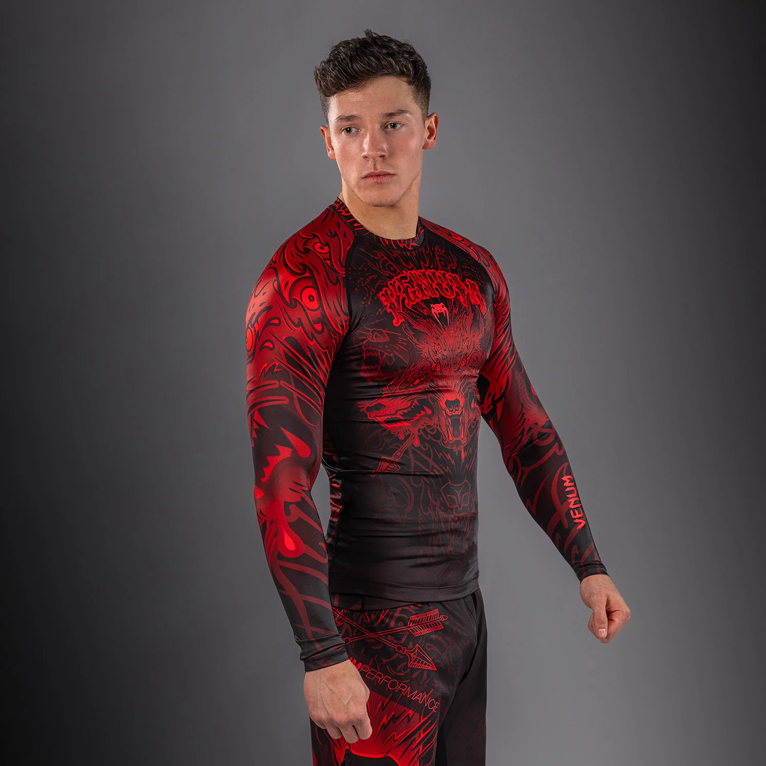 Venum Wolf Atak Rashguard Manga Larga – Negro/Rojo - Image 4