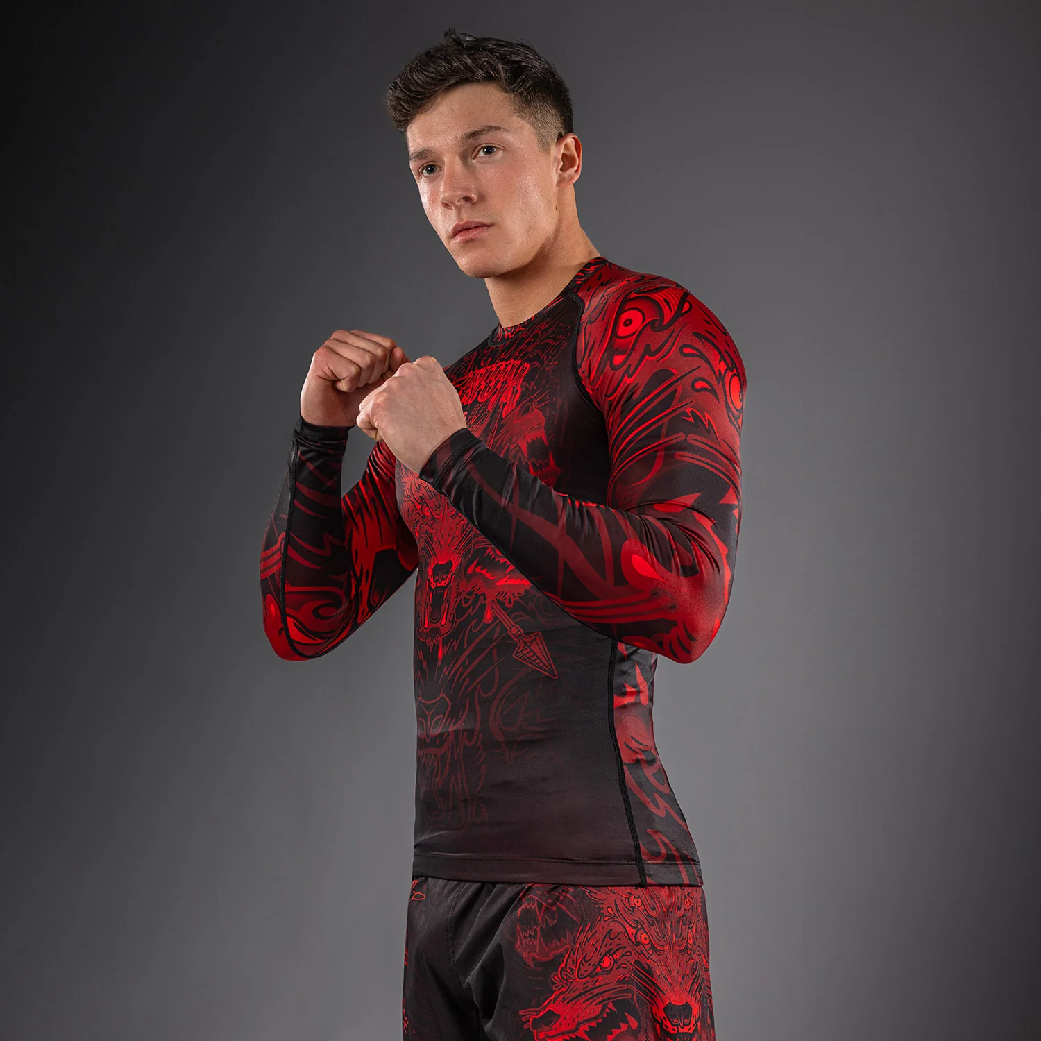 Venum Wolf Atak Rashguard Manga Larga – Negro/Rojo - Image 6