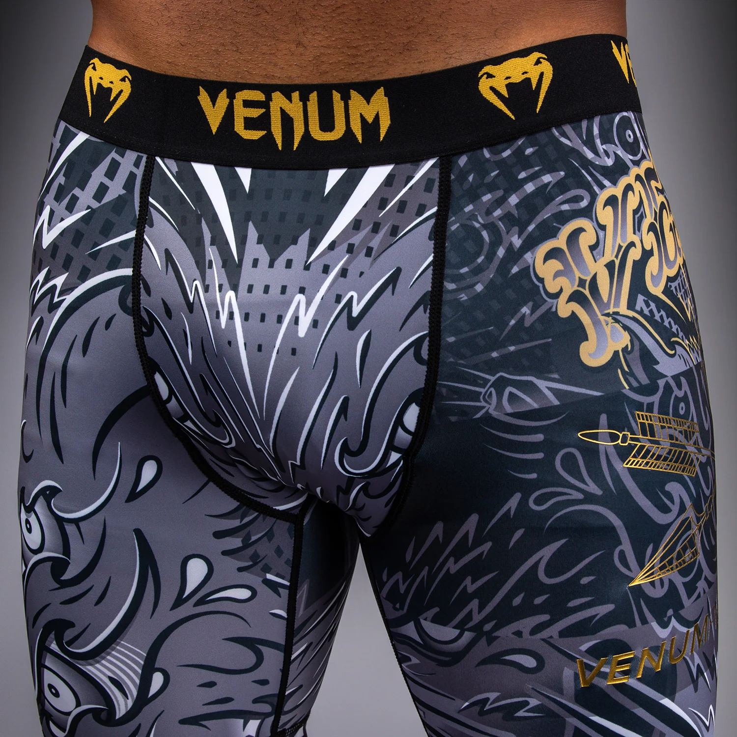 Venum Wolf Atak Short de Compresión – Negro/Gris - Image 5