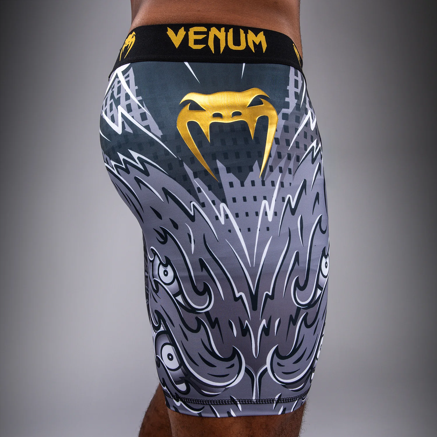 Venum Wolf Atak Short de Compresión – Negro/Gris - Image 7