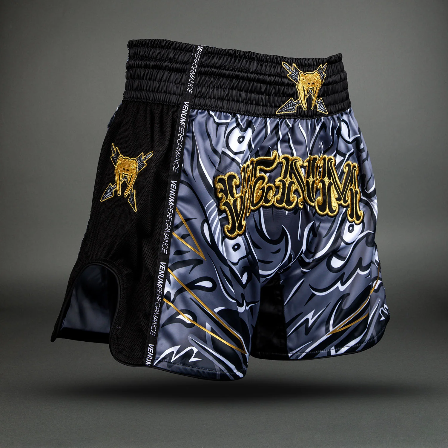 Venum Wolf Atak Short de Muay Thai – Negro/Gris - Image 3