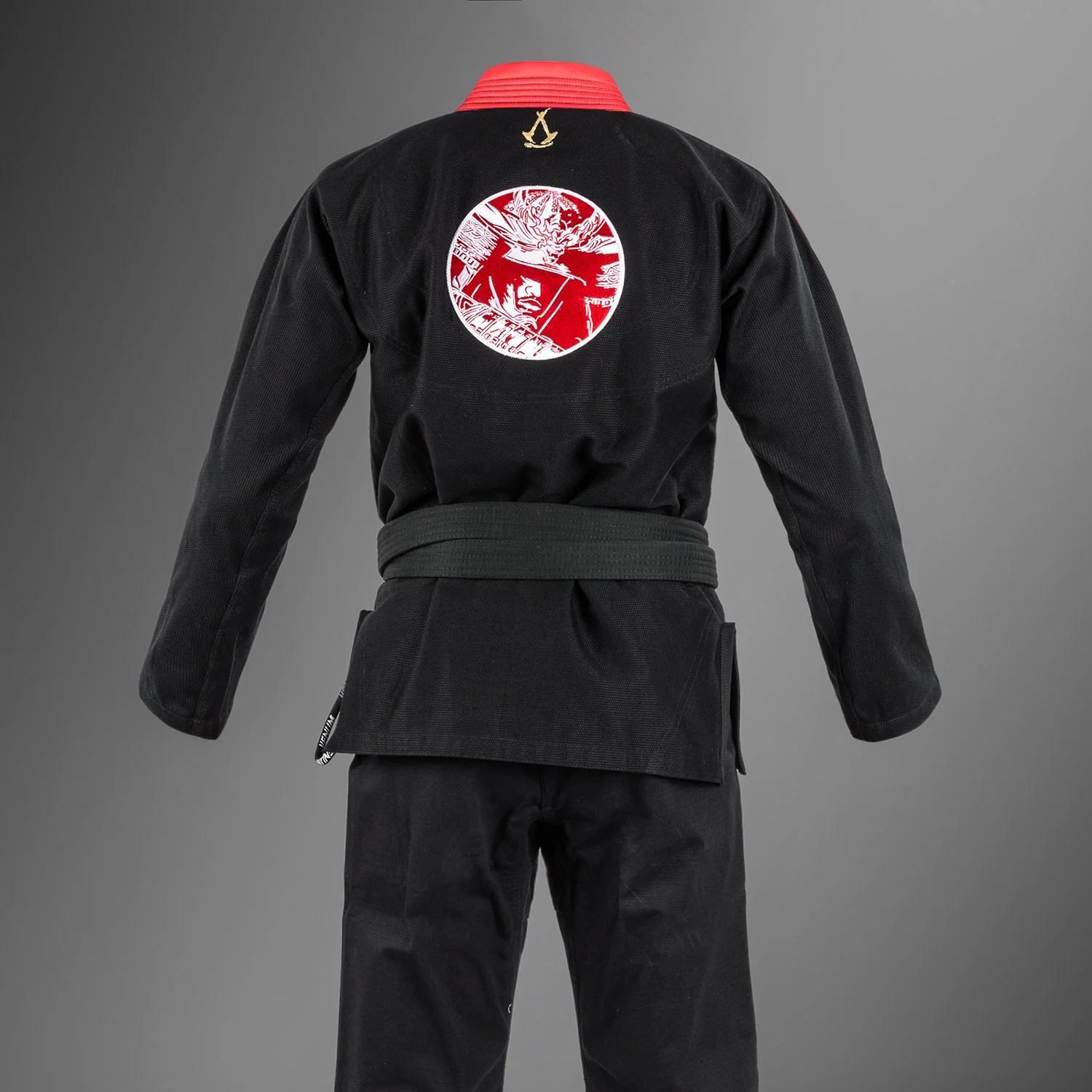 Venum x Assassin’s Creed Shadows BJJ Gi - Borgoña/Negro - Image 4
