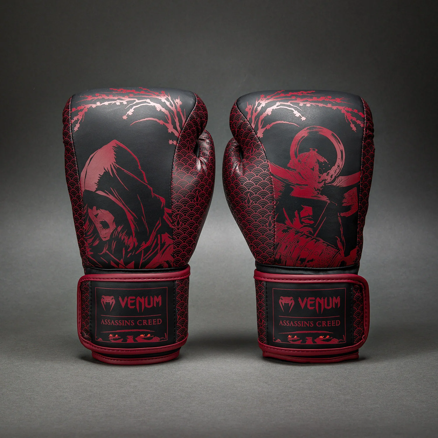 Venum x Assassin’s Creed Shadows Guantes de boxeo - Burdeos/Negro - Image 3