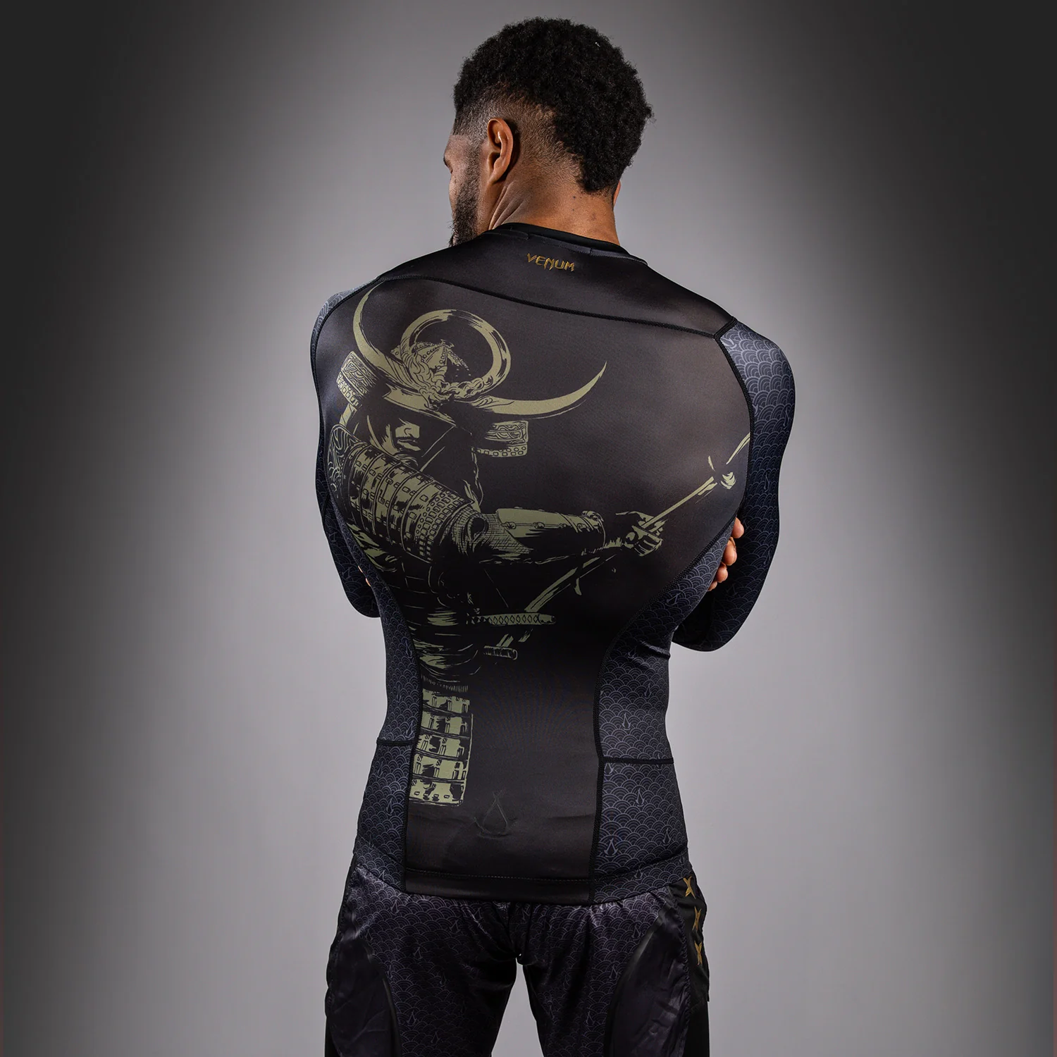 Venum x Assassin’s Creed Shadows Lycra de manga larga para hombre - Negra