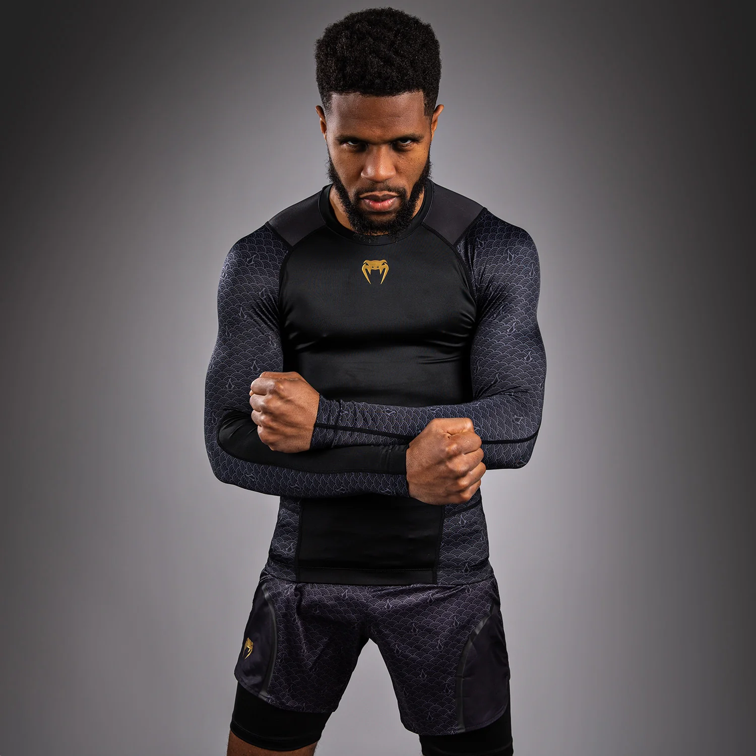 Venum x Assassin’s Creed Shadows Lycra de manga larga para hombre - Negra - Image 2