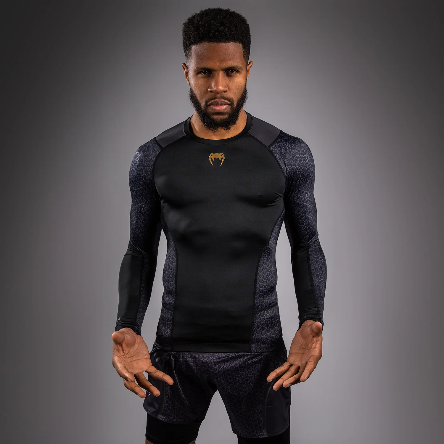 Venum x Assassin’s Creed Shadows Lycra de manga larga para hombre - Negra - Image 4