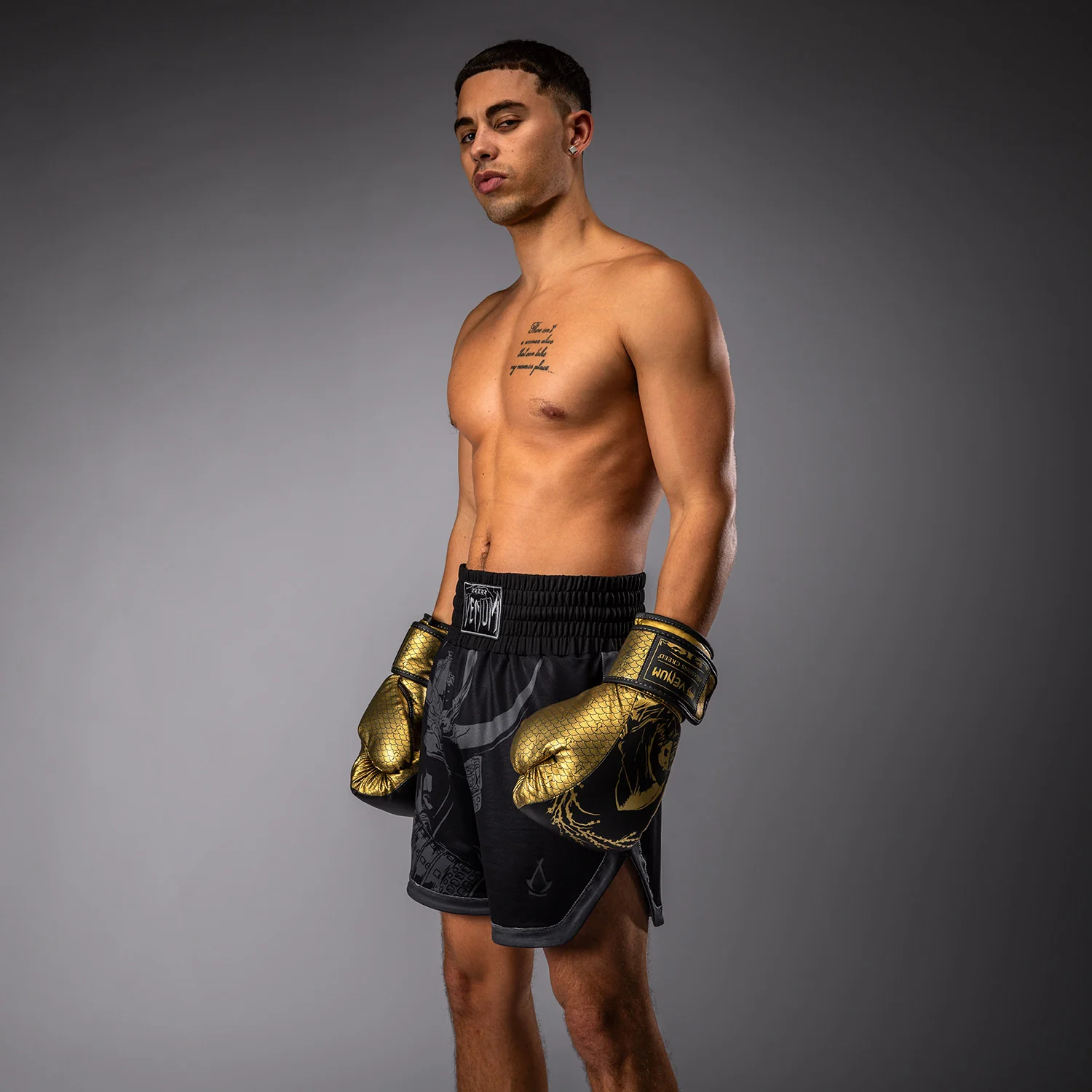 Venum x Assassin’s Creed Shadows Short de boxeo para hombre - Negro - Image 7
