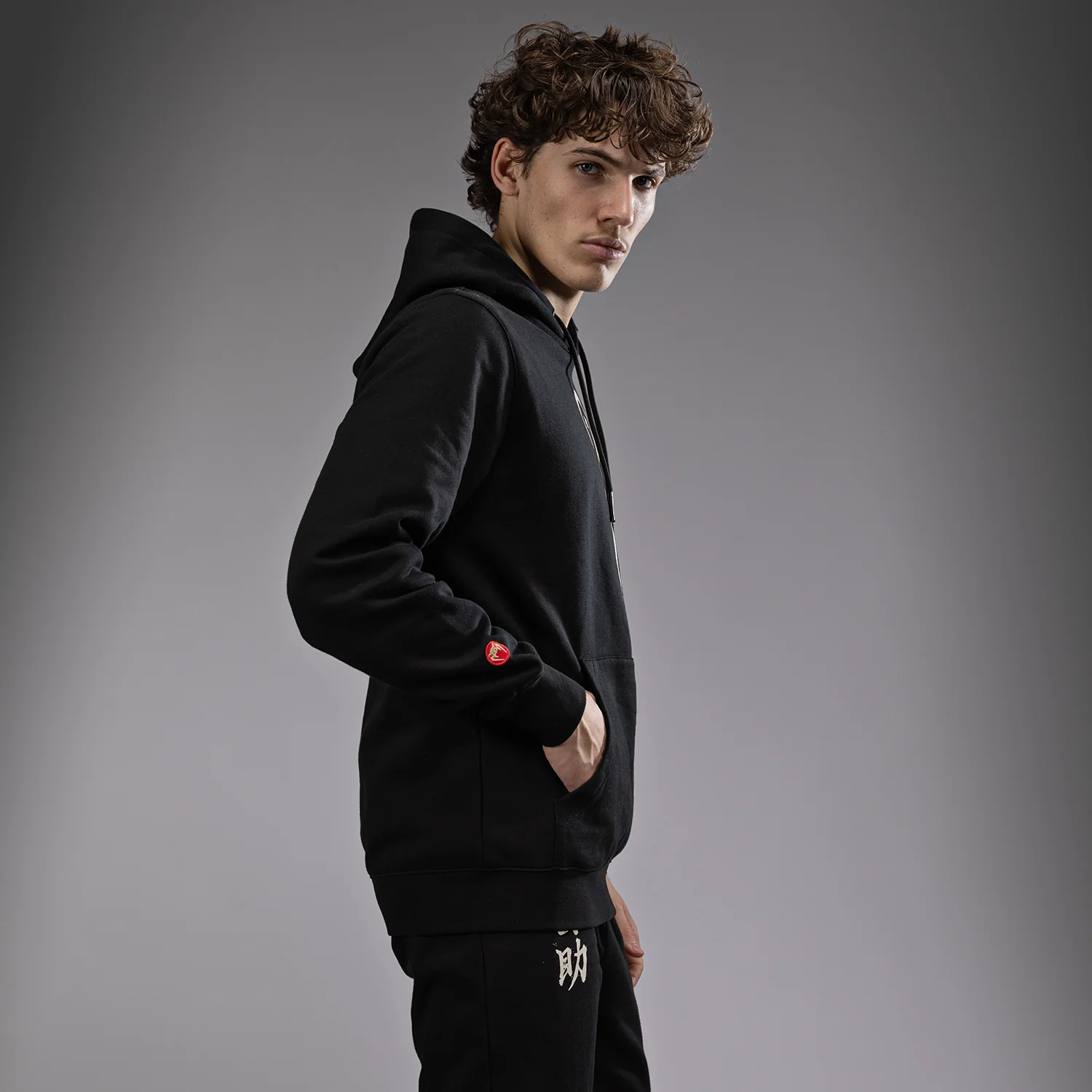 Venum x Assassin’s Creed Shadows Sudadera con capucha - Negra - Image 3