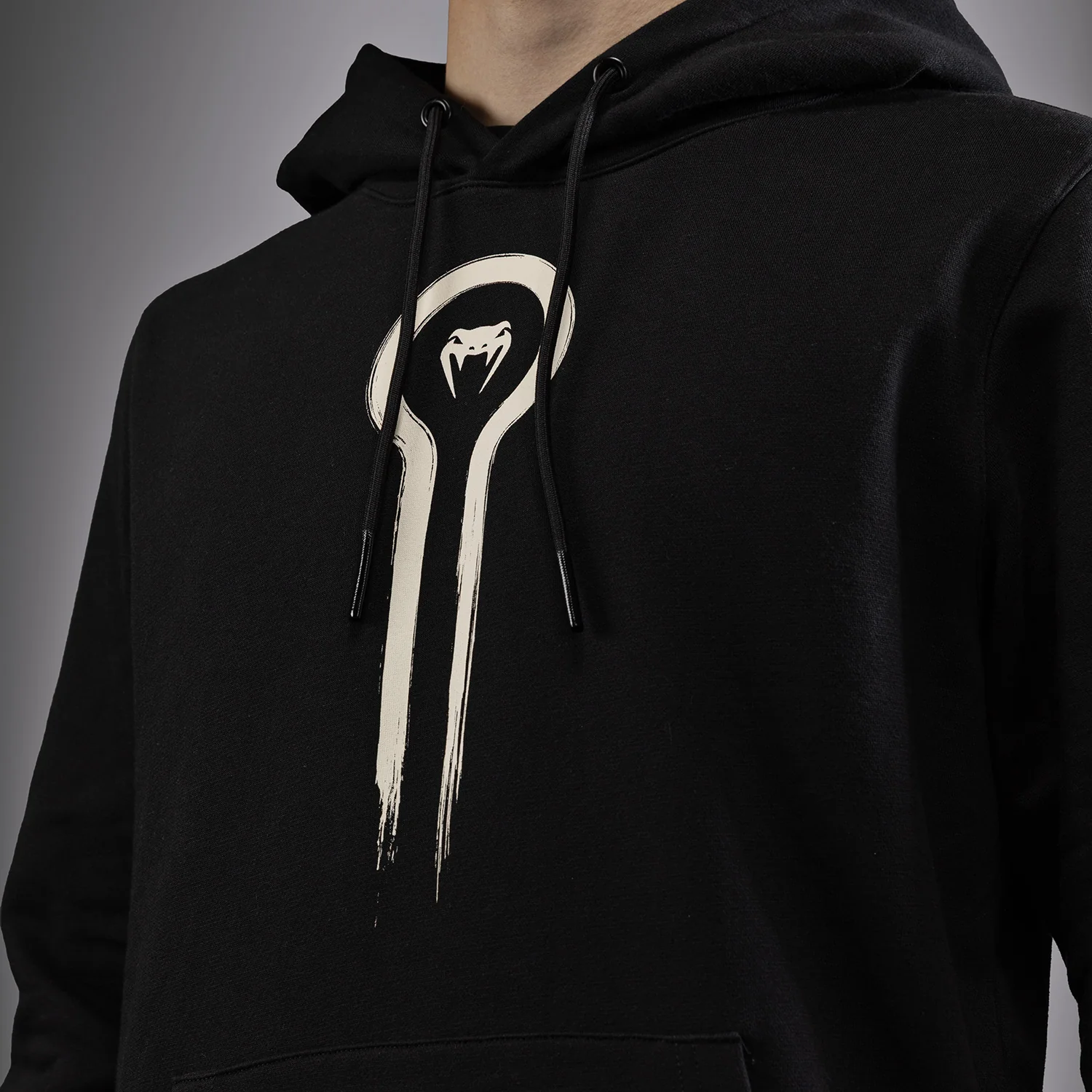 Venum x Assassin’s Creed Shadows Sudadera con capucha - Negra - Image 8