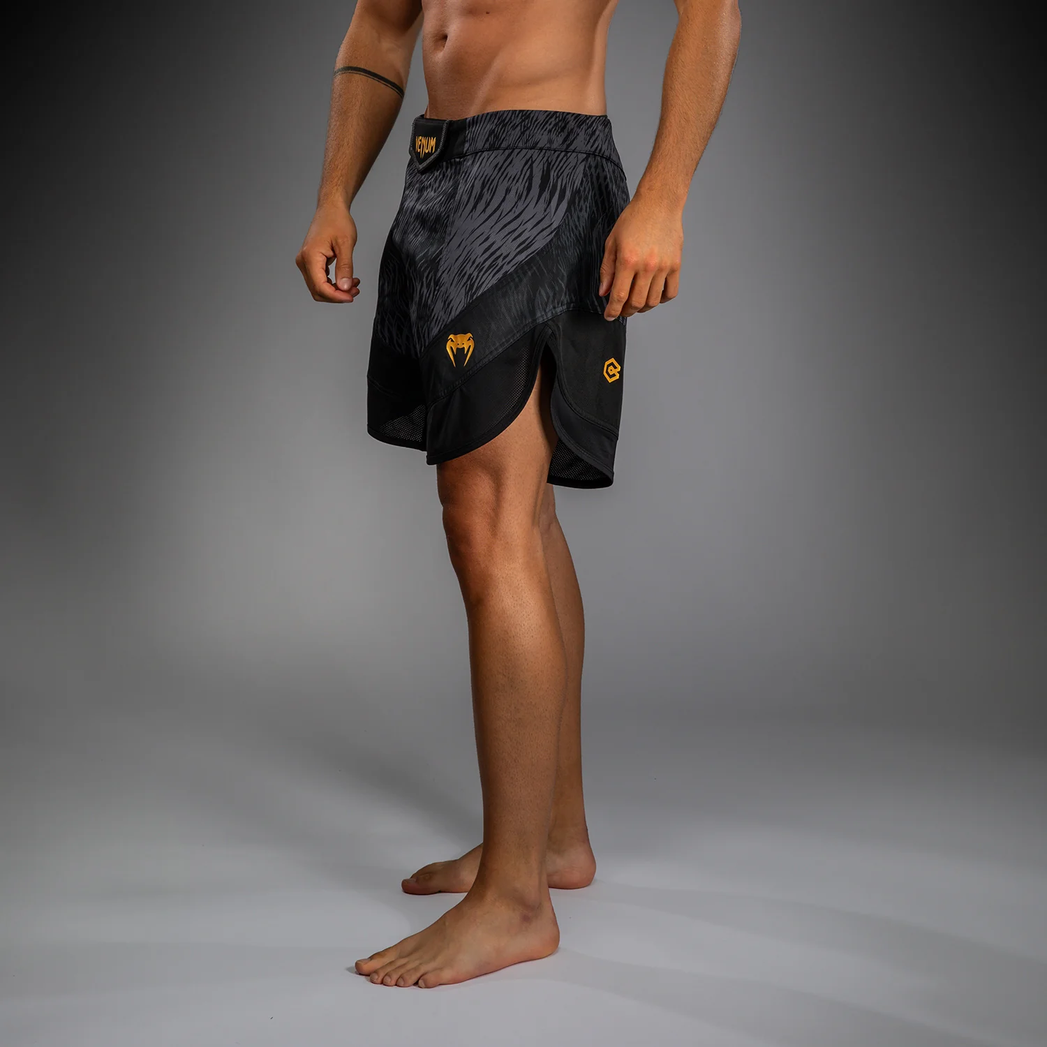 Venum x Chimaev Pantalones Cortos de Combate - Negro/Gris - Image 5
