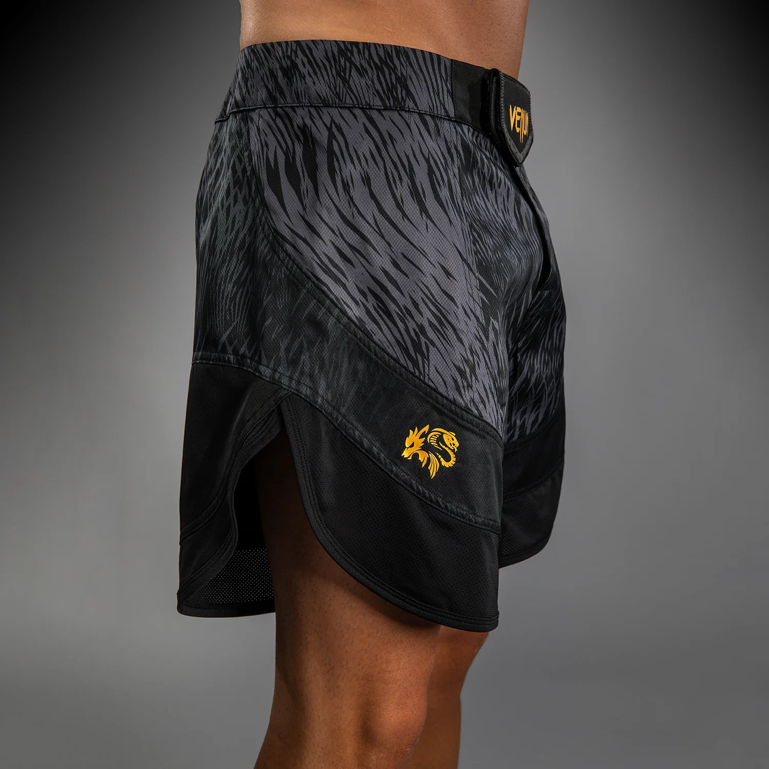 Venum x Chimaev Pantalones Cortos de Combate - Negro/Gris - Image 6