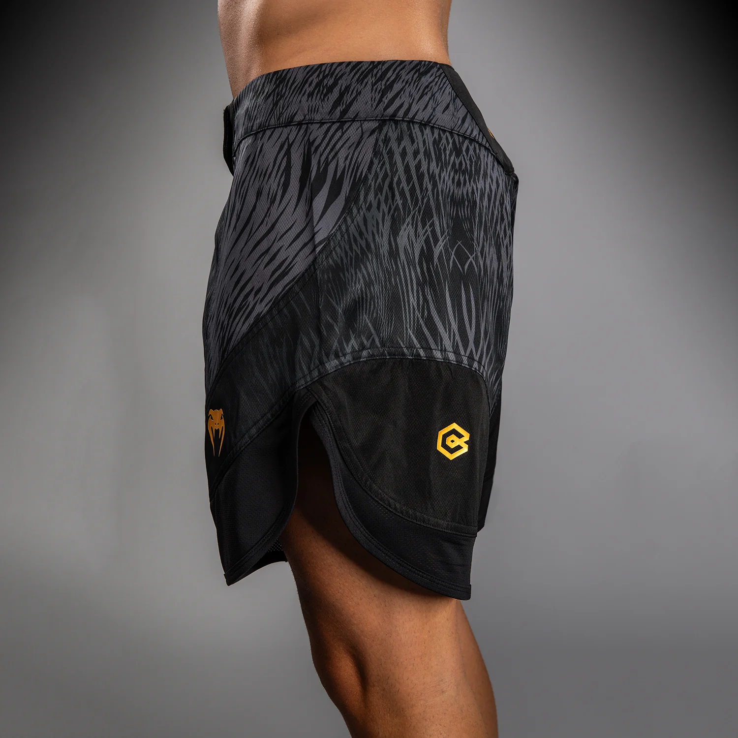 Venum x Chimaev Pantalones Cortos de Combate - Negro/Gris - Image 7