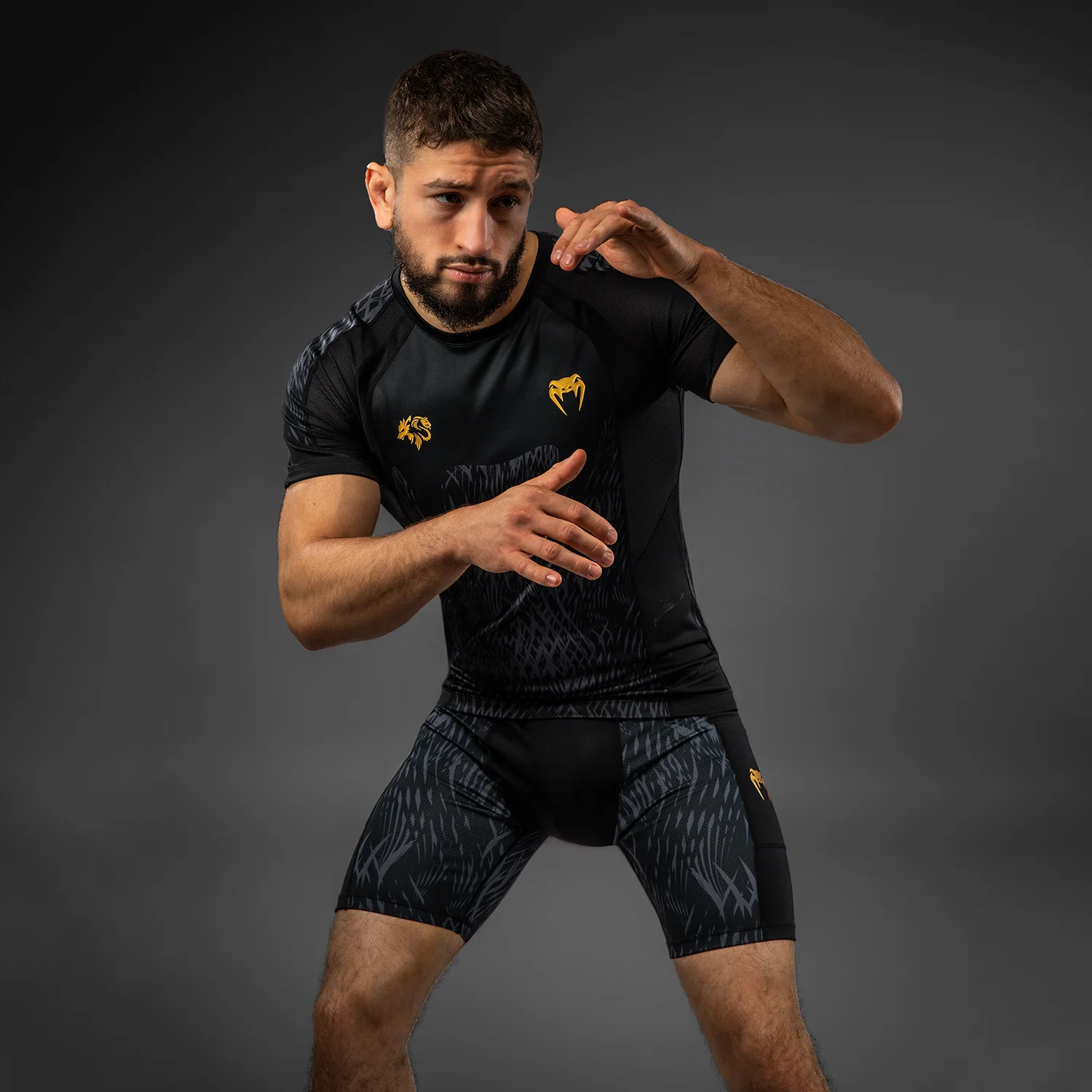 Venum x Chimaev Rashguard de Manga Corta - Negro/Gris - Image 7