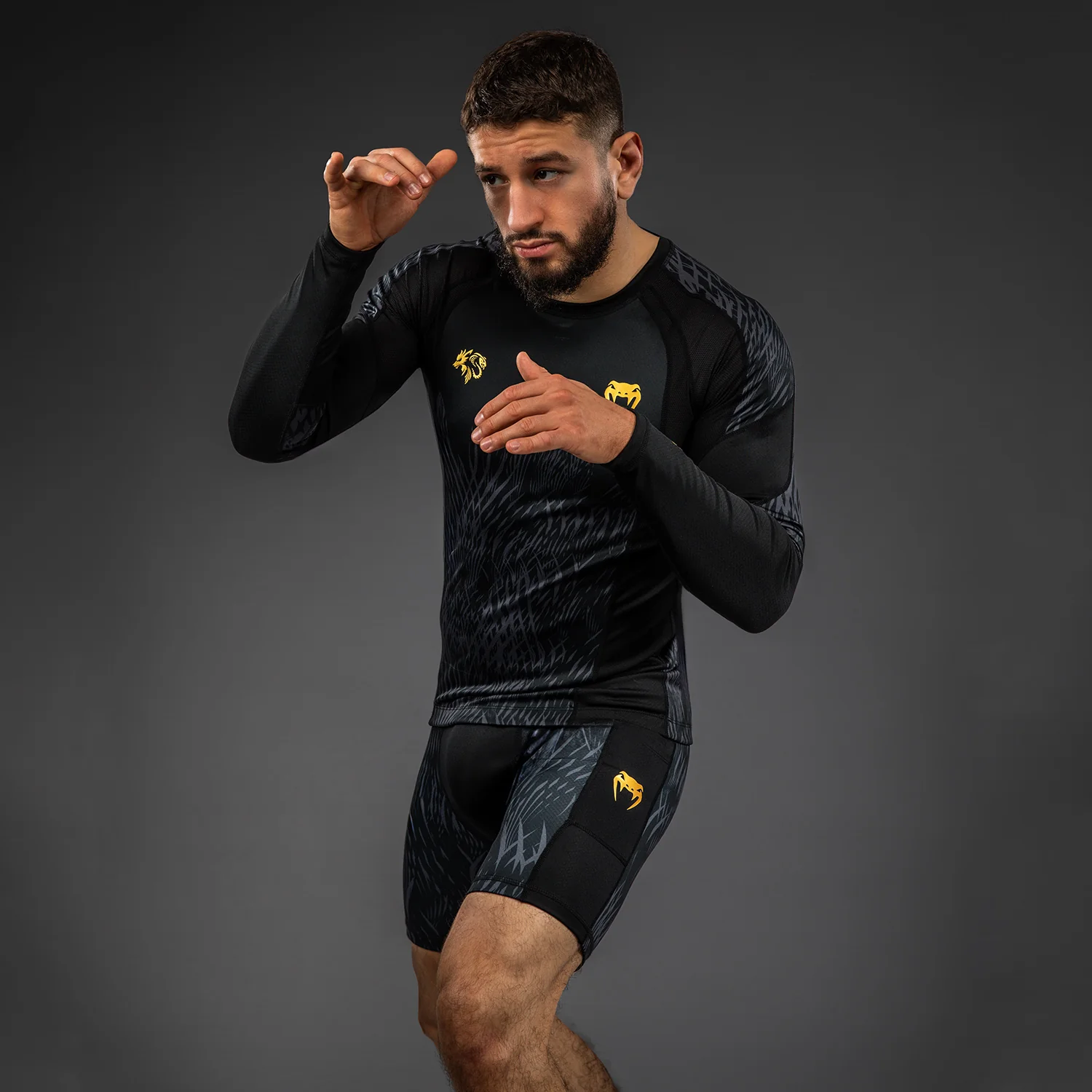 Venum x Chimaev Rashguard de Manga Larga - Negro/Gris - Image 8