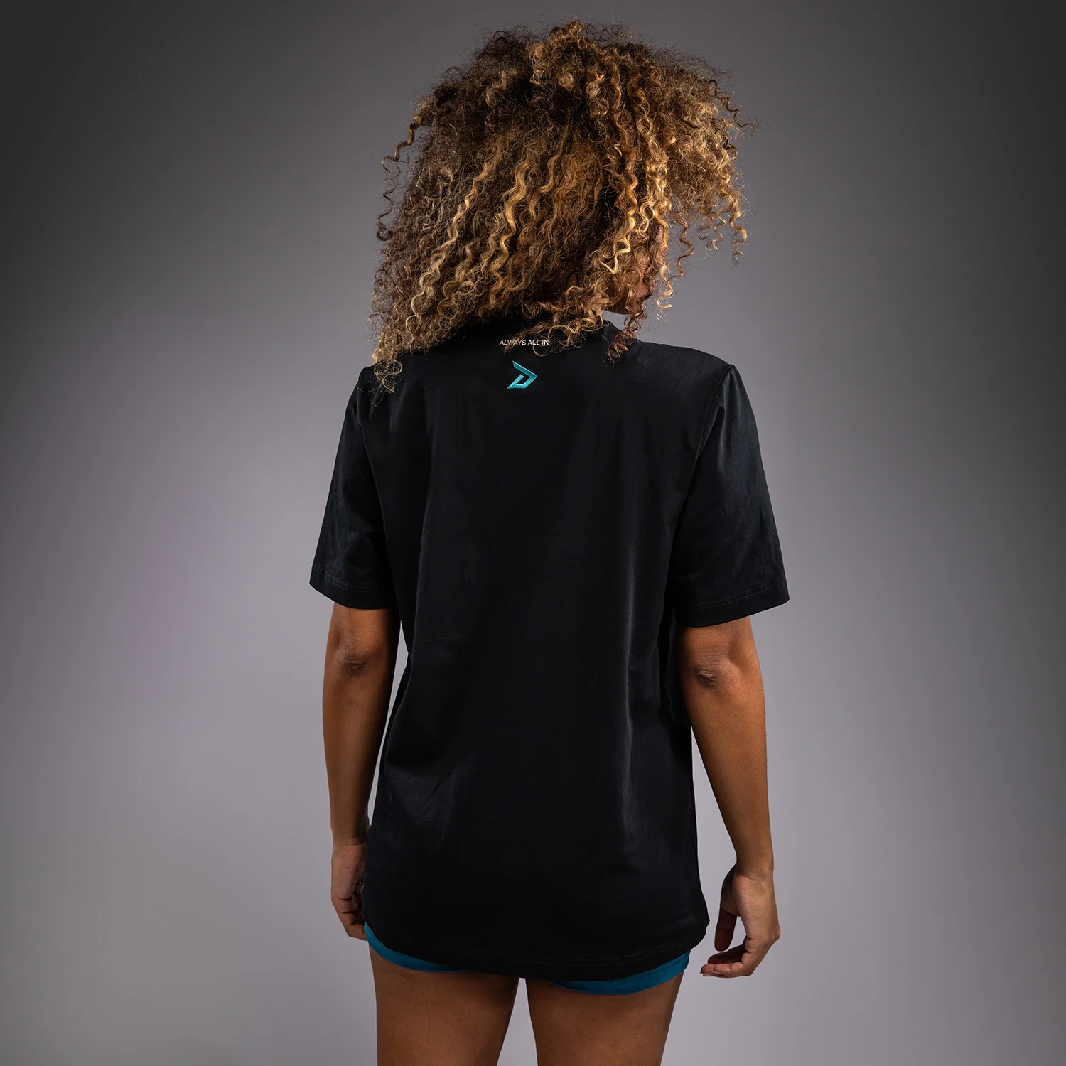 Venum x Demi Camiseta Oversized – Negra - Image 2